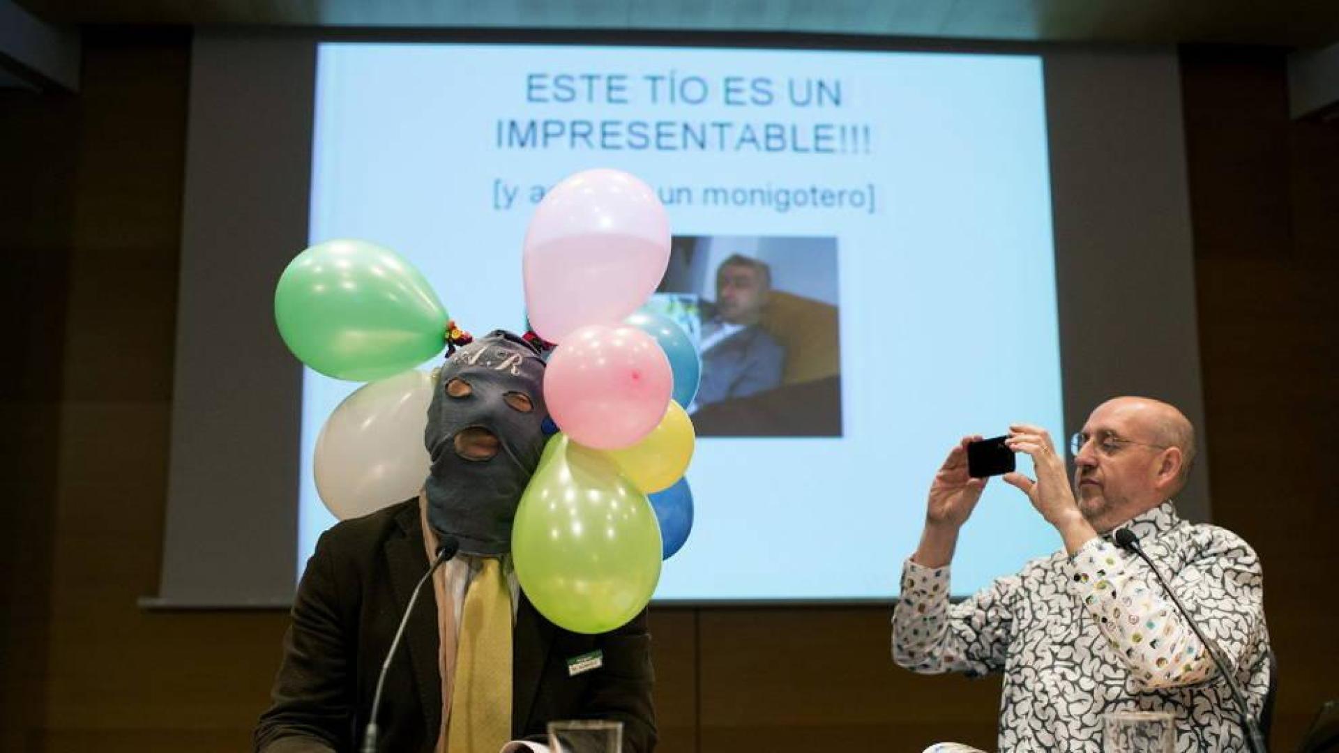 El historietista Álvarez Rabo (i).