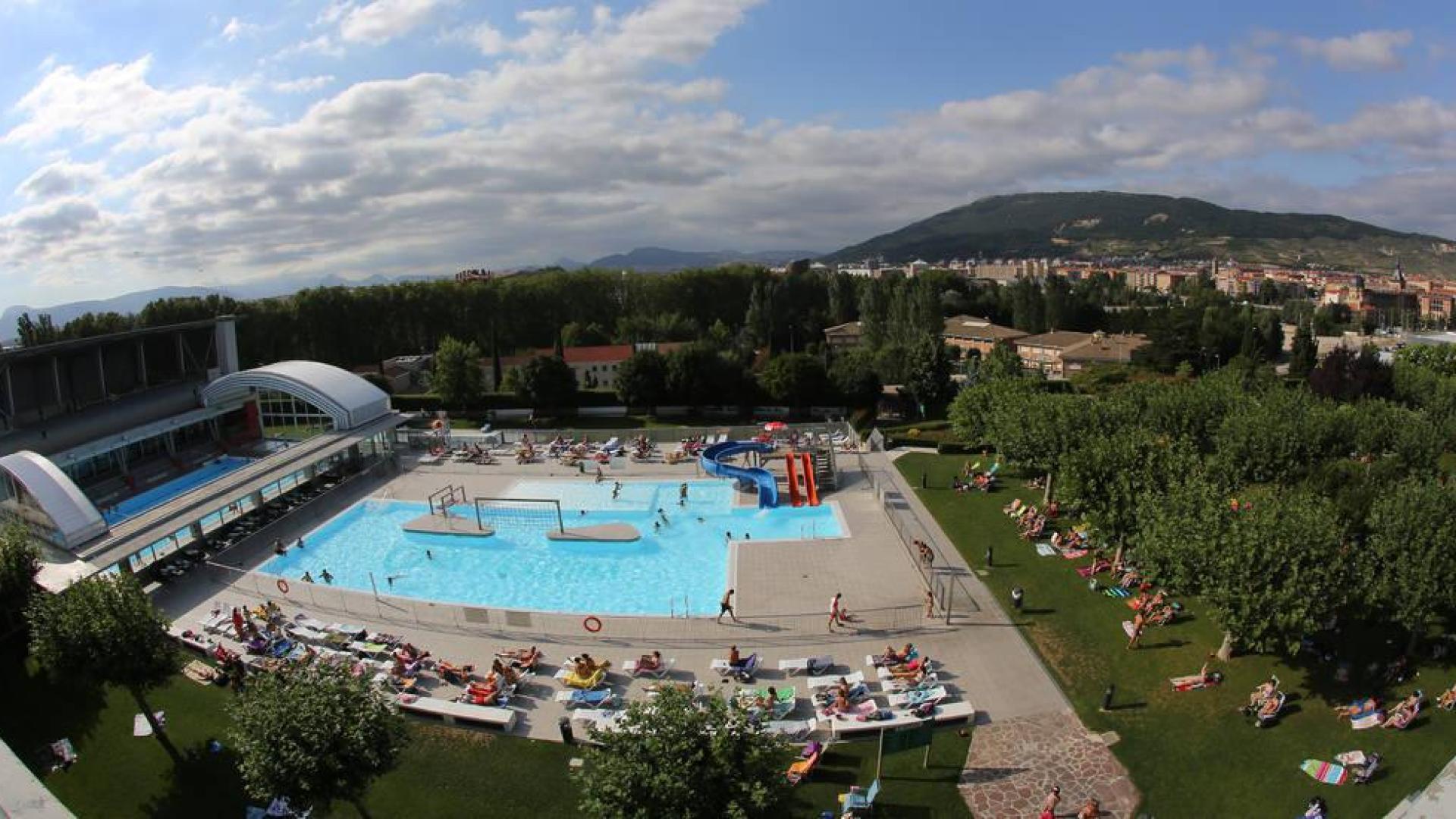 La temporada de baño se adelanta en algunas piscinas de Pamplona