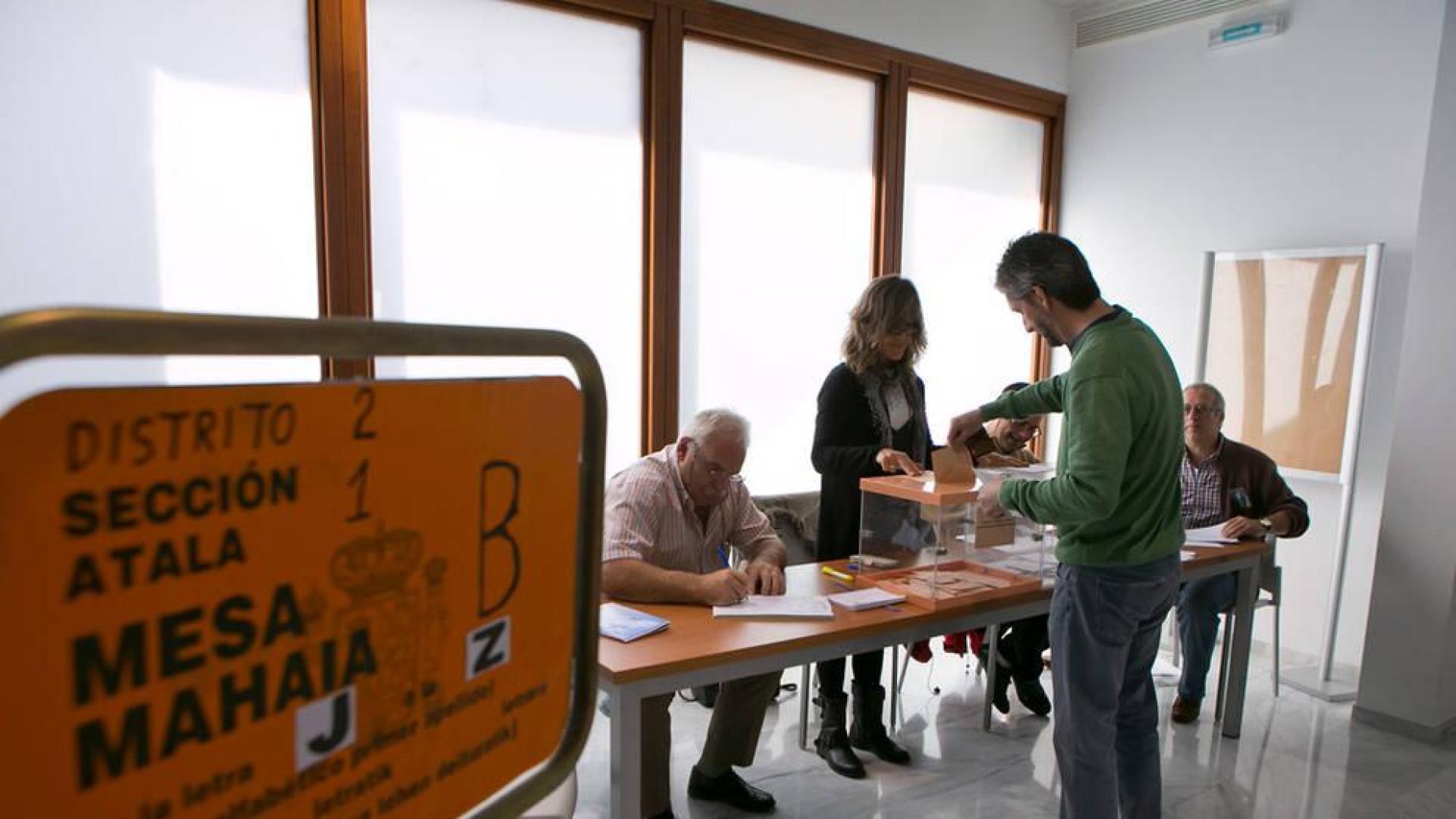 Las Juntas Electorales no detectaron las faltas de titulares en las mesas del 24-M