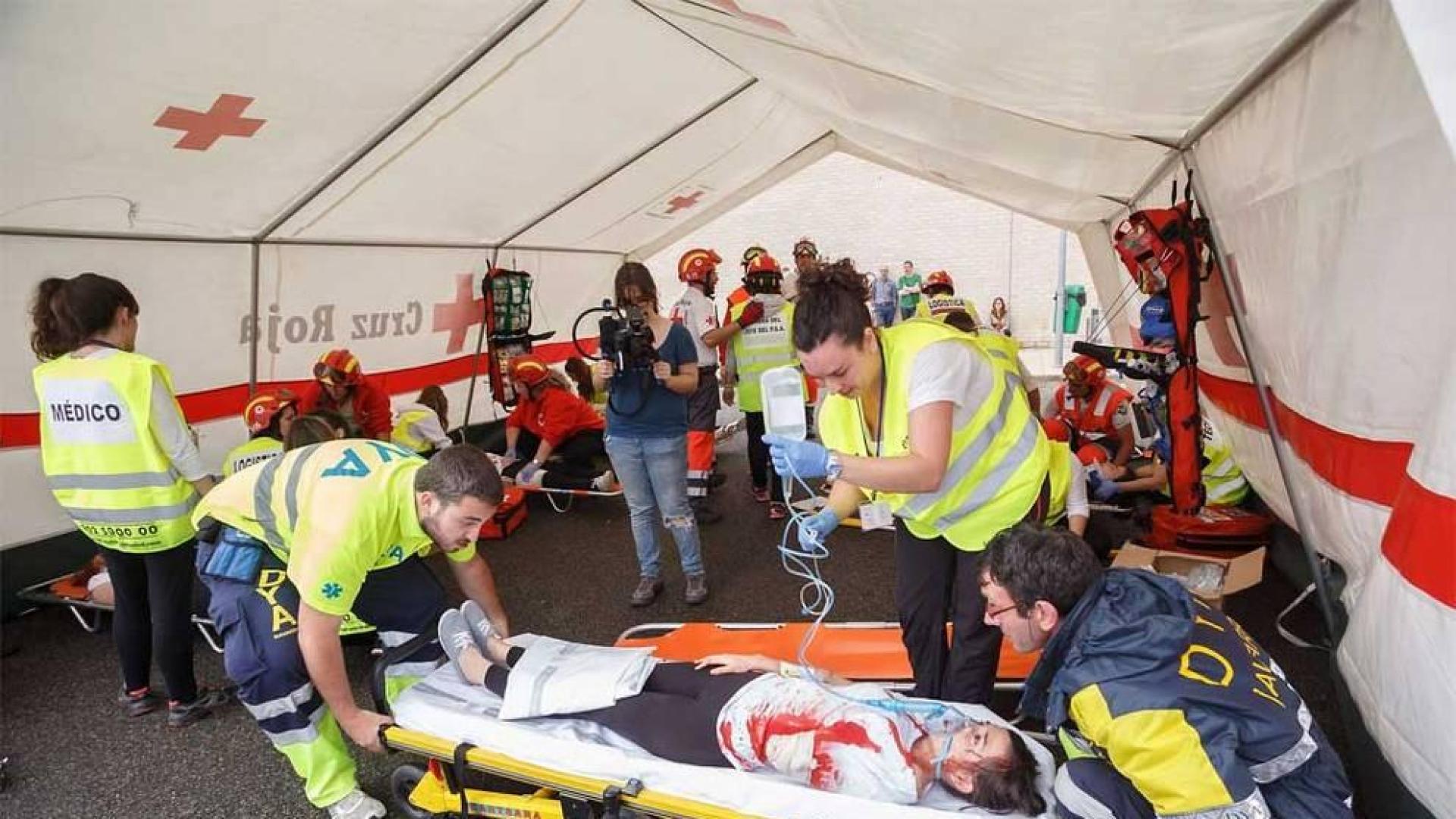 ​Un centenar de personas en un simulacro sanitario de urgencia en la UPNA