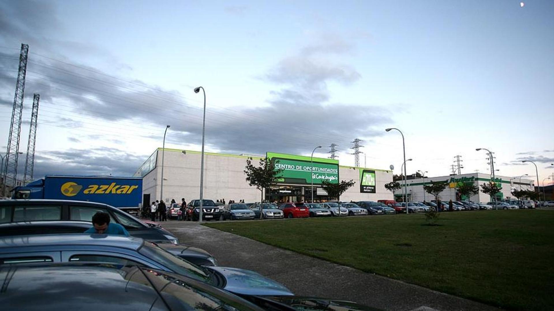 Imágenes del recién abierto Centro de Oportunidades El Corte Inglés, localizado en el centro comercial La Morea.