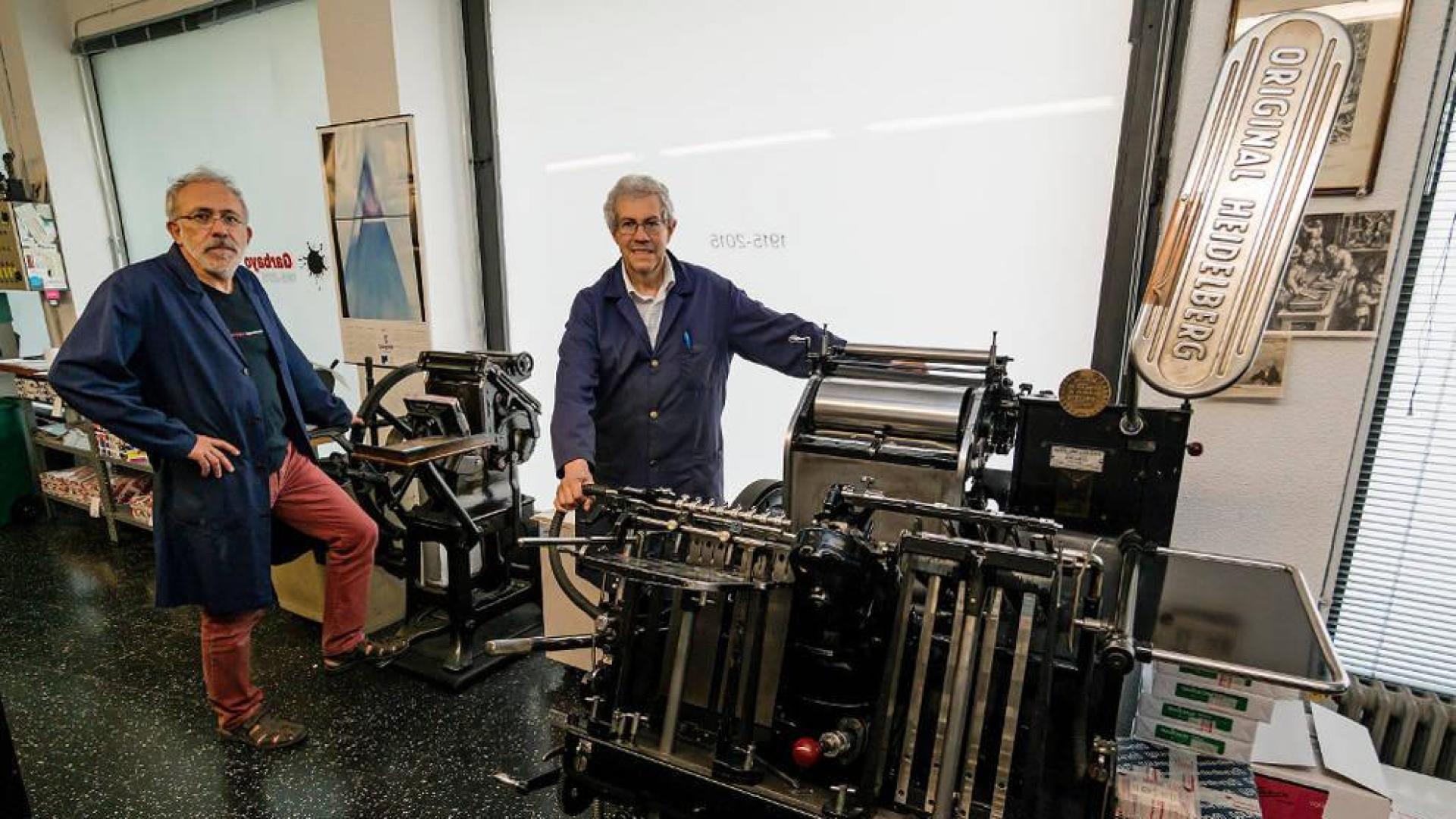 Cien años de letra impresa  que continúa viva en un taller veterano
