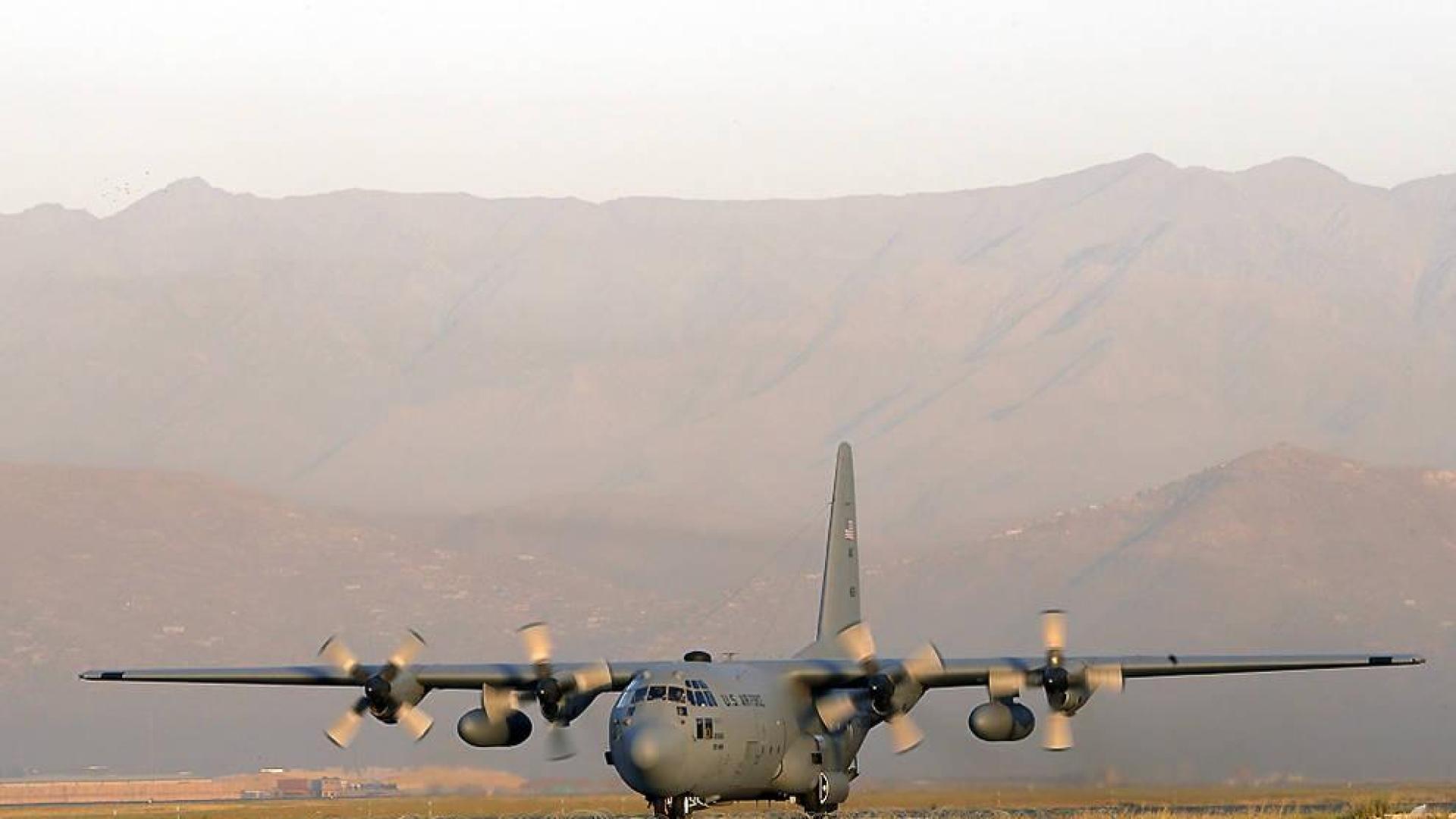 ​Doce muertos al estrellarse un avión militar de EE UU en Afganistán