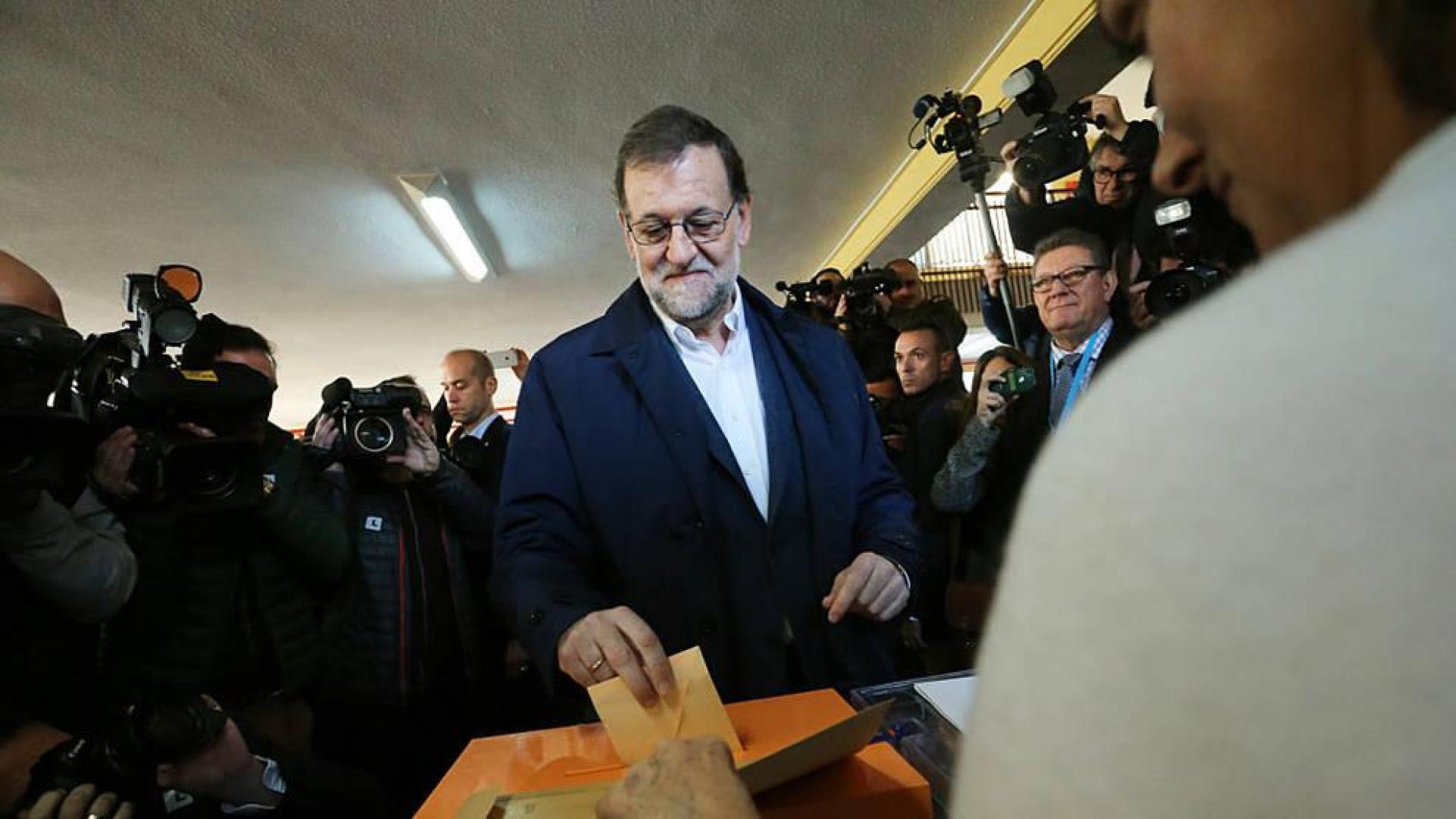 Rajoy: "Me dicen que está votando mucha gente, lo que es reconfortante"
