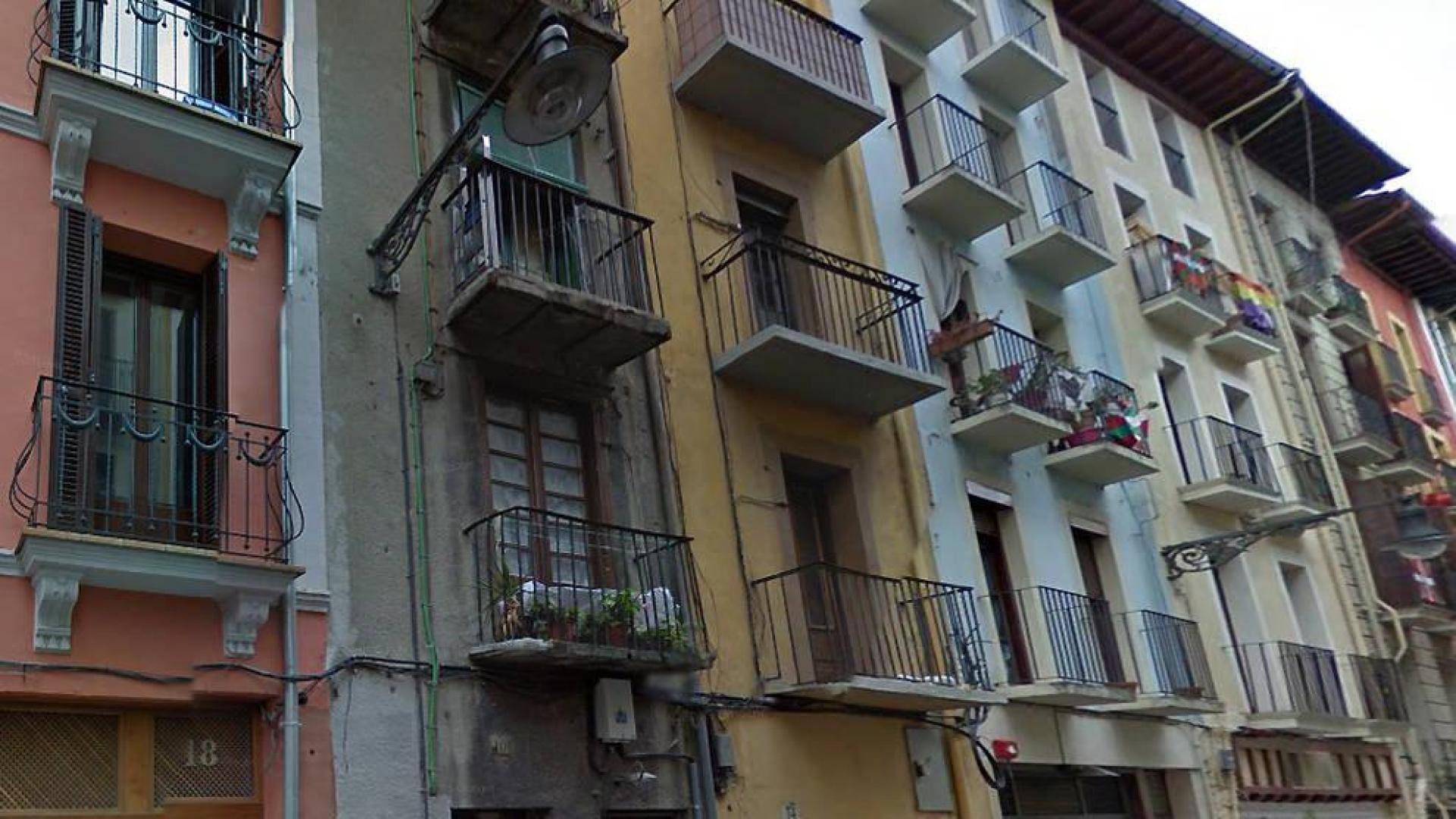 Herida tras caer de un 4º piso al huir de un incendio en la calle del Carmen