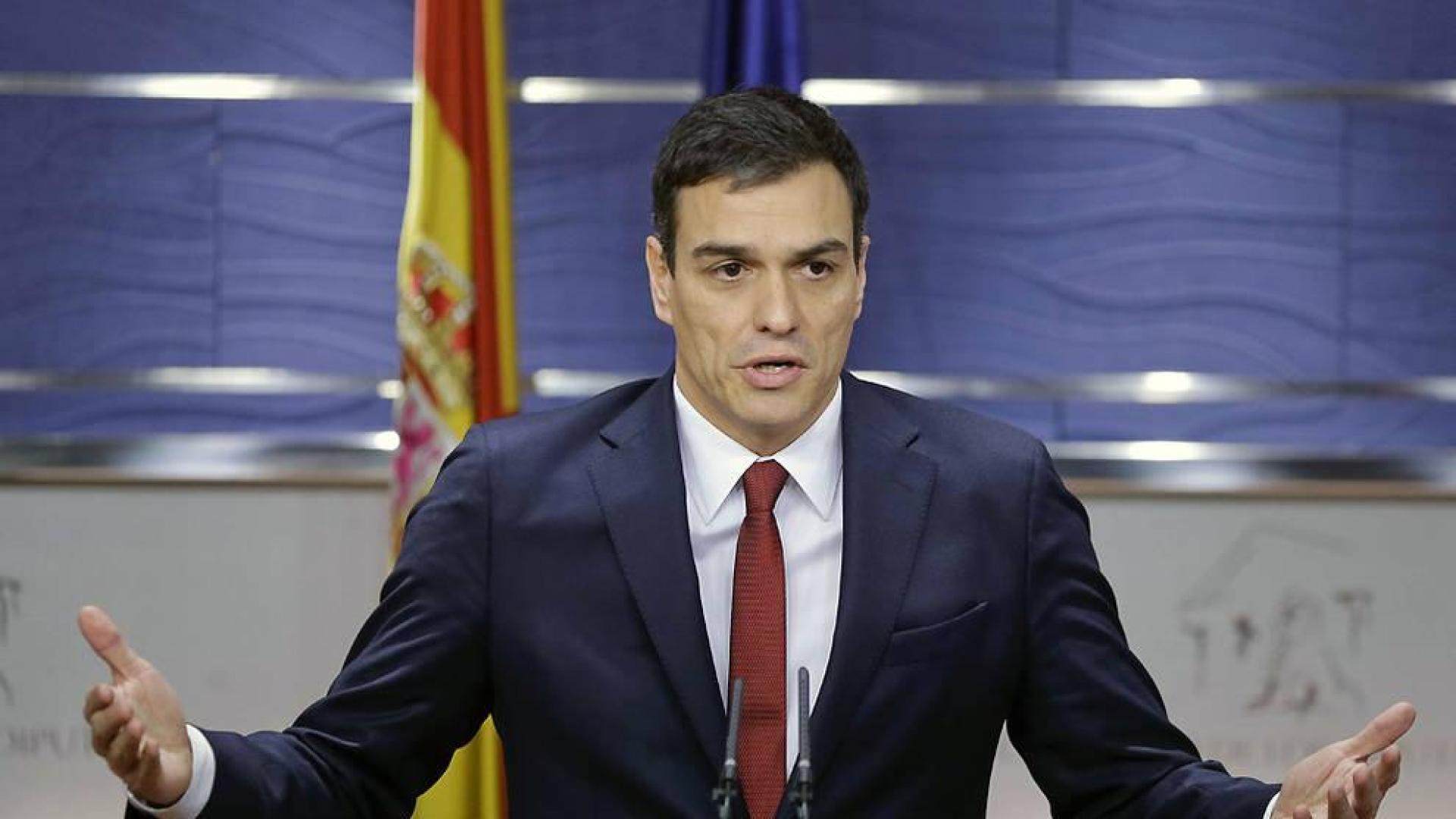 Sánchez traslada al Rey que intentará la investidura, si Rajoy renuncia a hacerlo