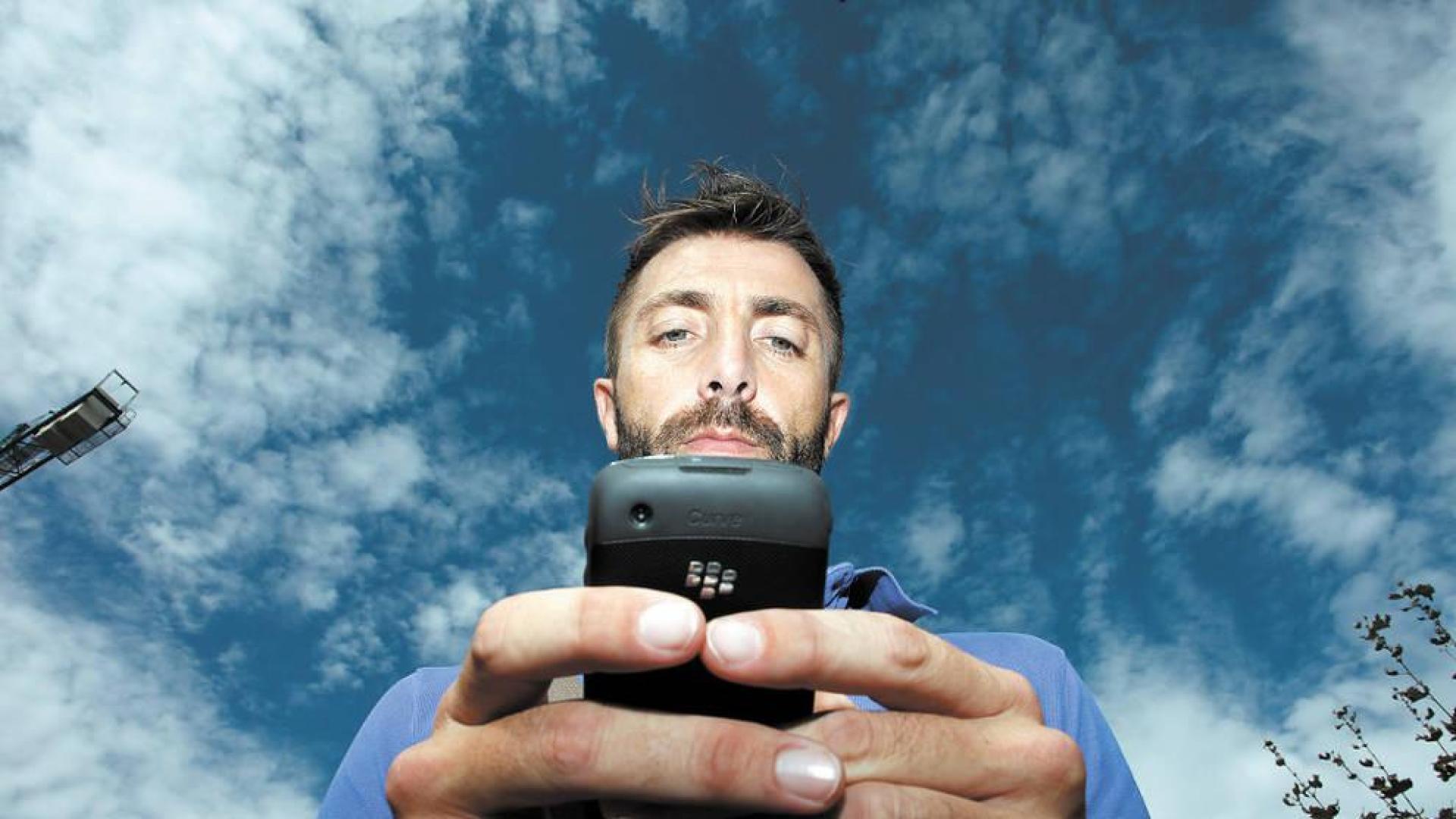 Lanzan unas gafas para evitar que el móvil quite el sueño