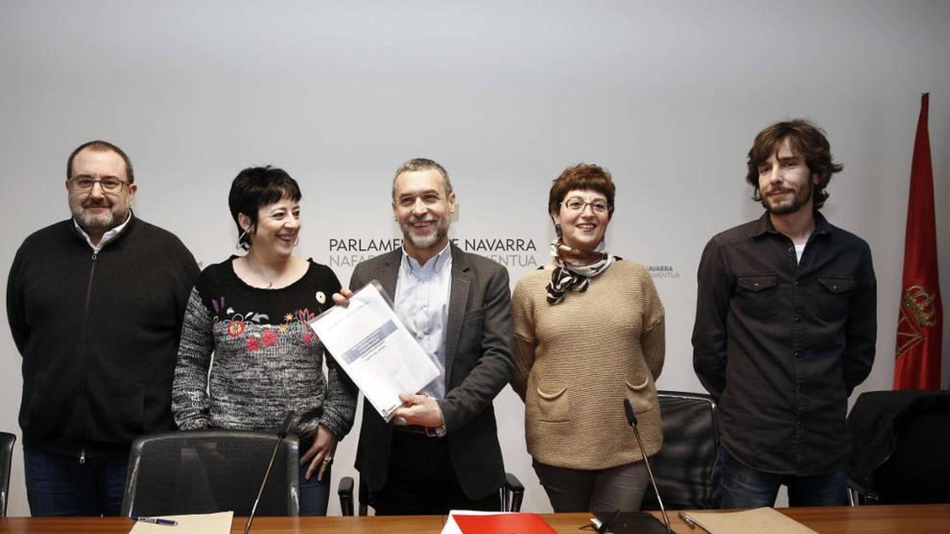La nueva renta garantizada mantiene los dos años de residencia en Navarra