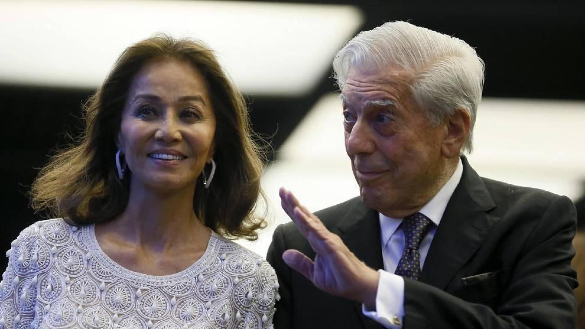 La sociedad rindió homenaje al escritor peruano con motivo de su 80 aniversario en la inauguración de un seminario en la Casa de América de Madrid.