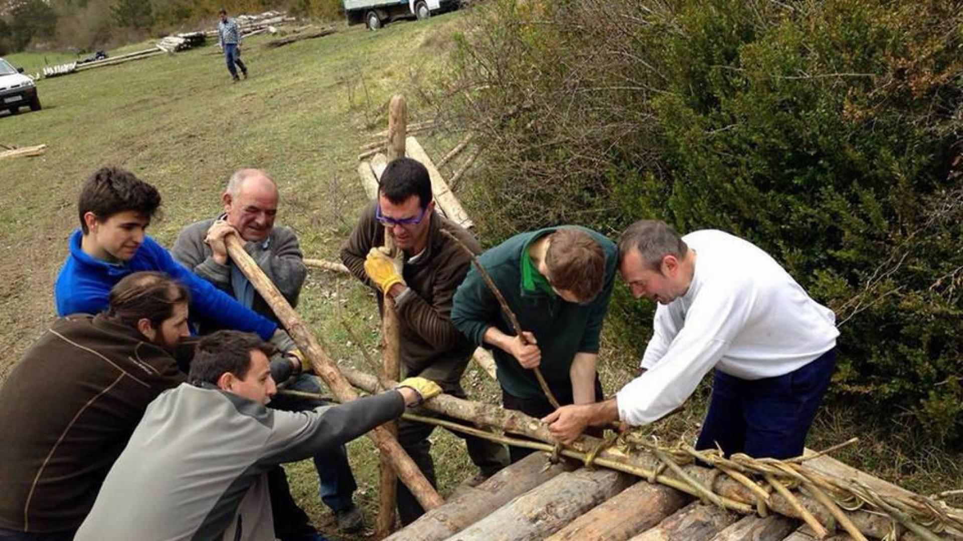 Almadías con impulso voluntario