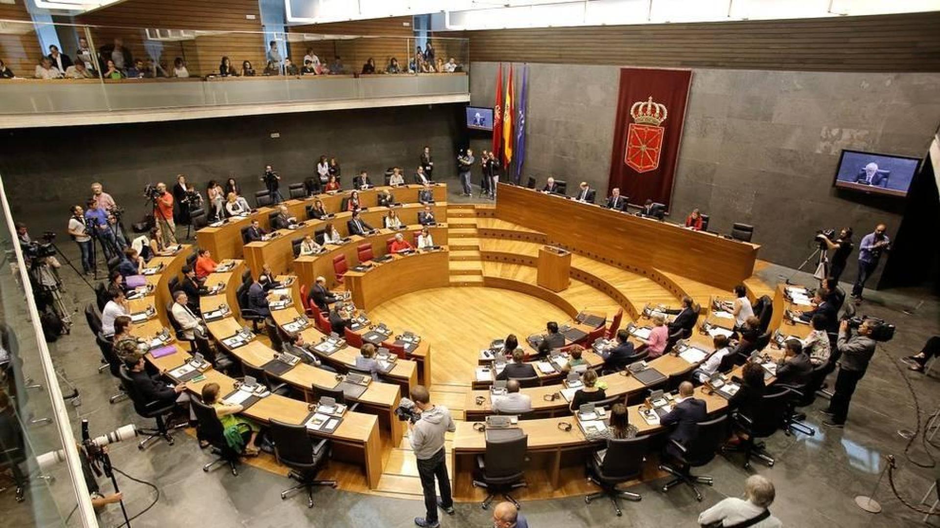 Los partidos políticos navarros acudieron a la formación del Parlamento de Navarra tras las elecciones autonómicas celebradas el 24 de mayo.