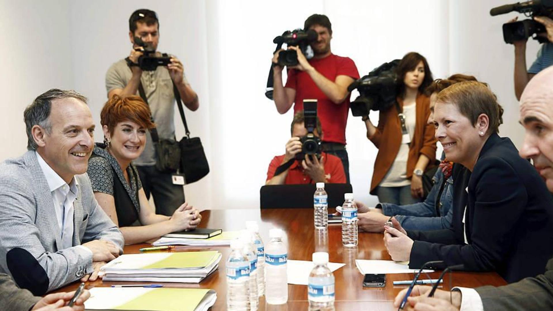 Barkos, tras reunirse con Araiz: "El cambio va para adelante"