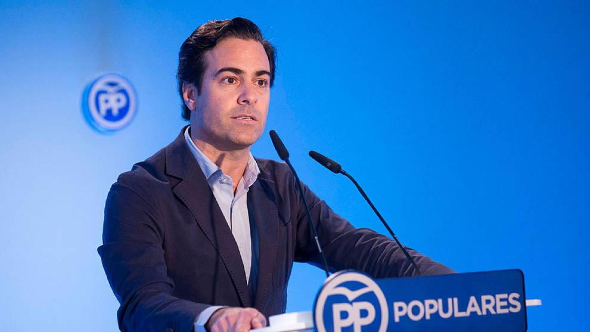 Zalba: "No se puede defender Navarra mientras se vota contra la unidad de España"