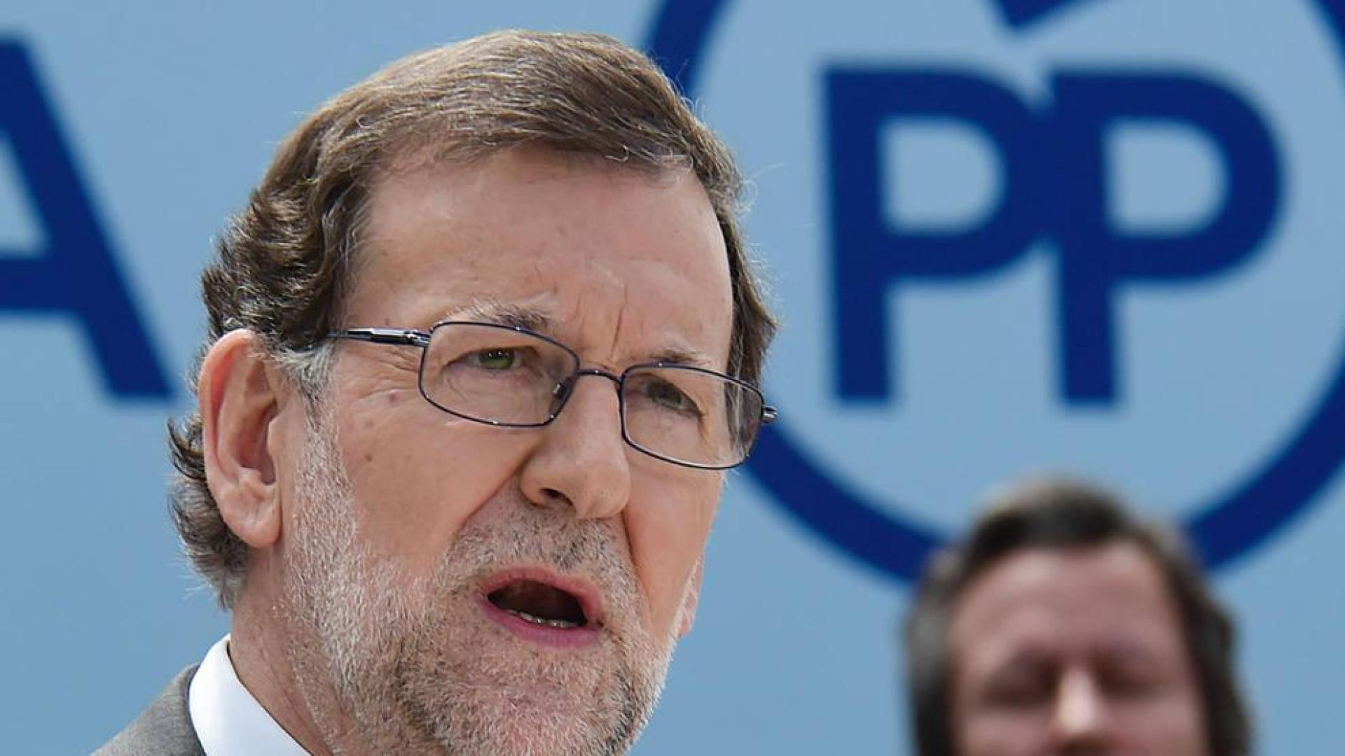 Rajoy carga contra Colau y Carmena por "hacer daño" a la economía