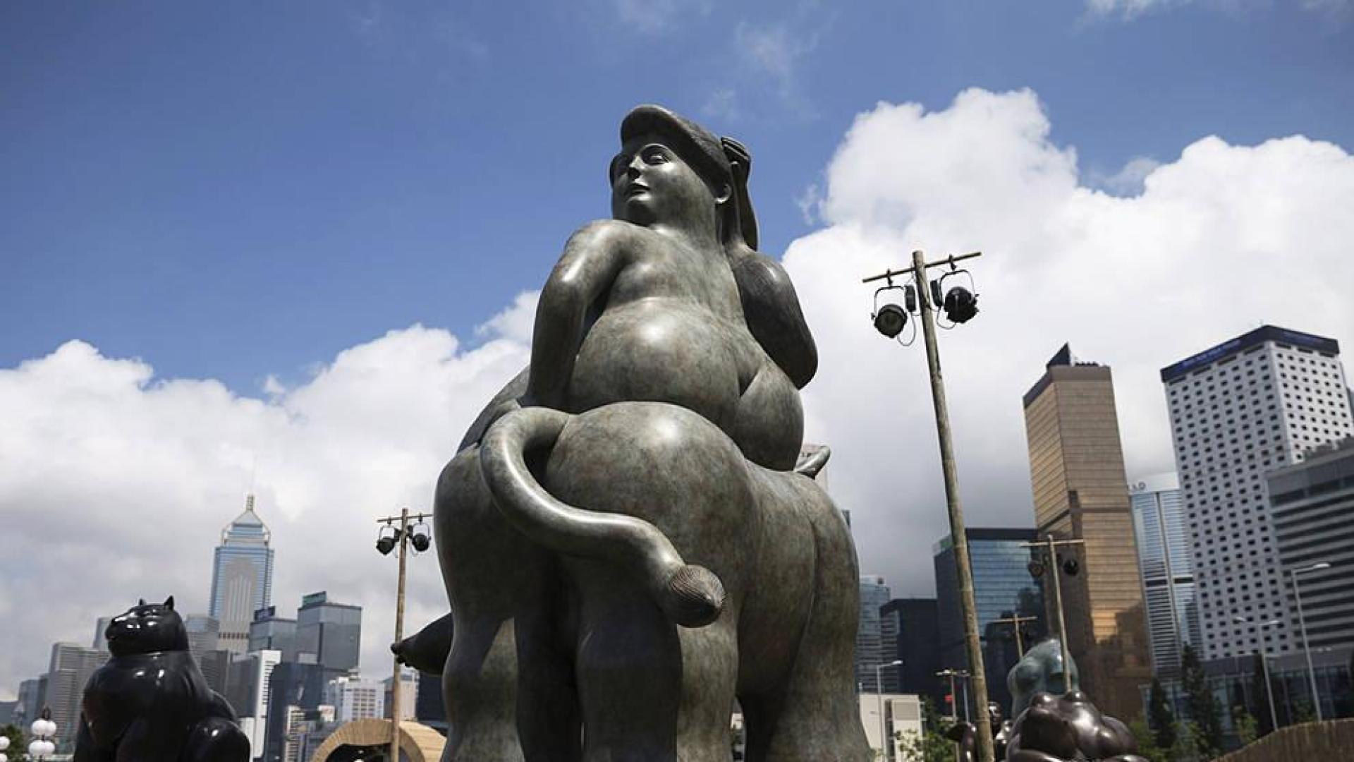 Botero llena de curvas el centro de Hong Kong