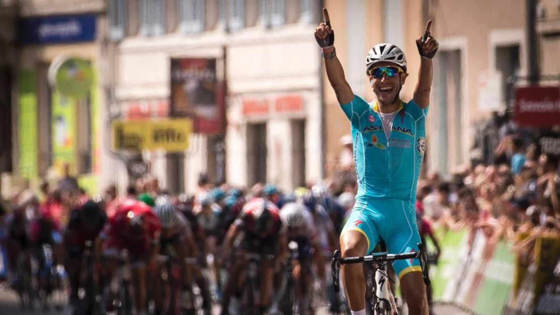 Aru sorprende en la tercera etapa