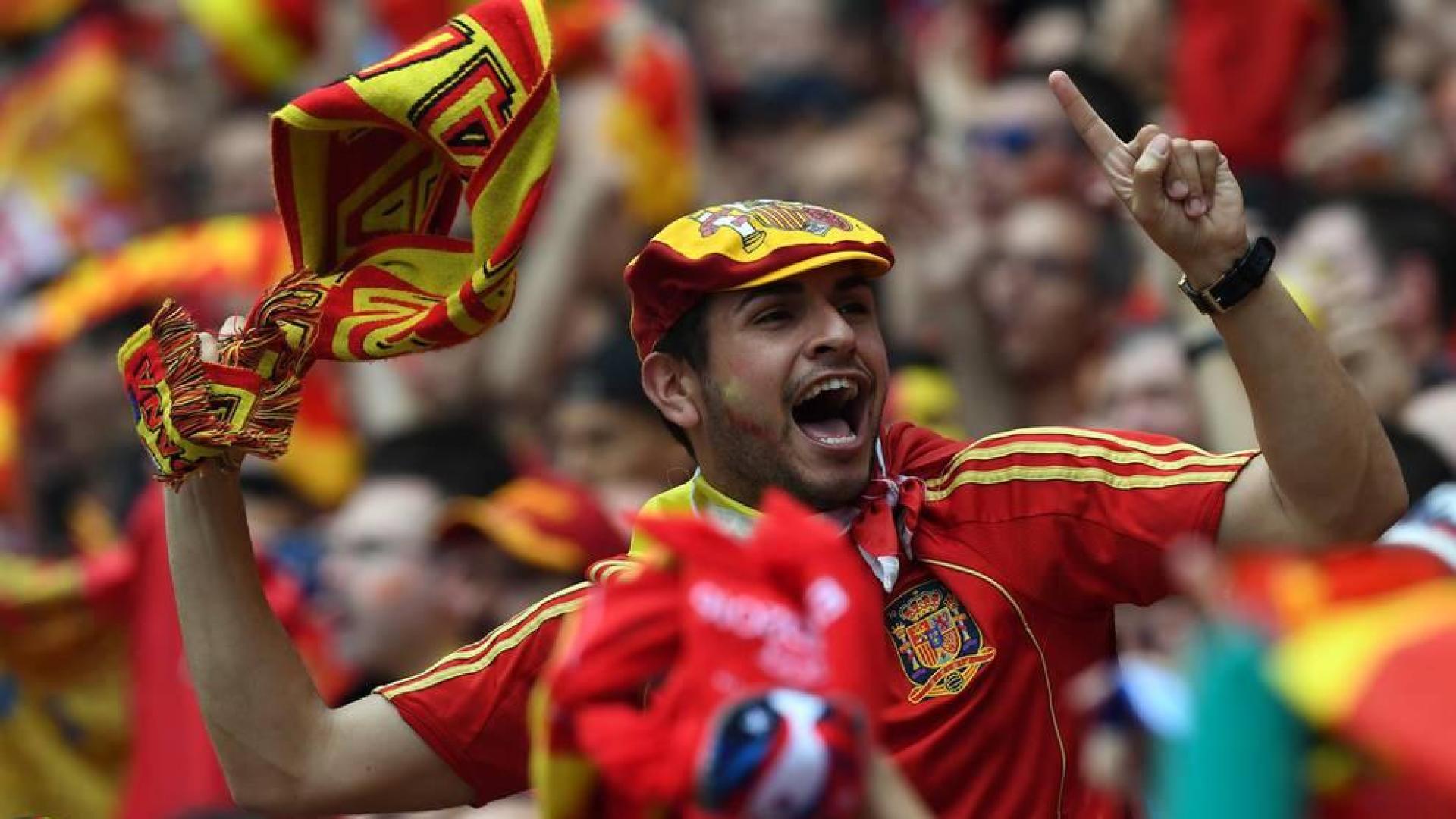 Aficionados españoles en el Estadio Municipal de Toulouse para ver el partido de la selección en la Eurocopa de Fútbol de Francia 2016
