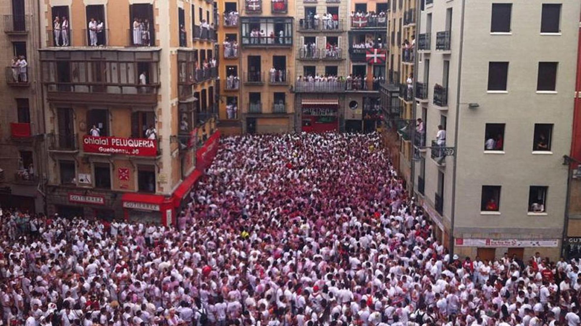 Pamplona, pendiente de la lluvia a una hora del Chupinazo