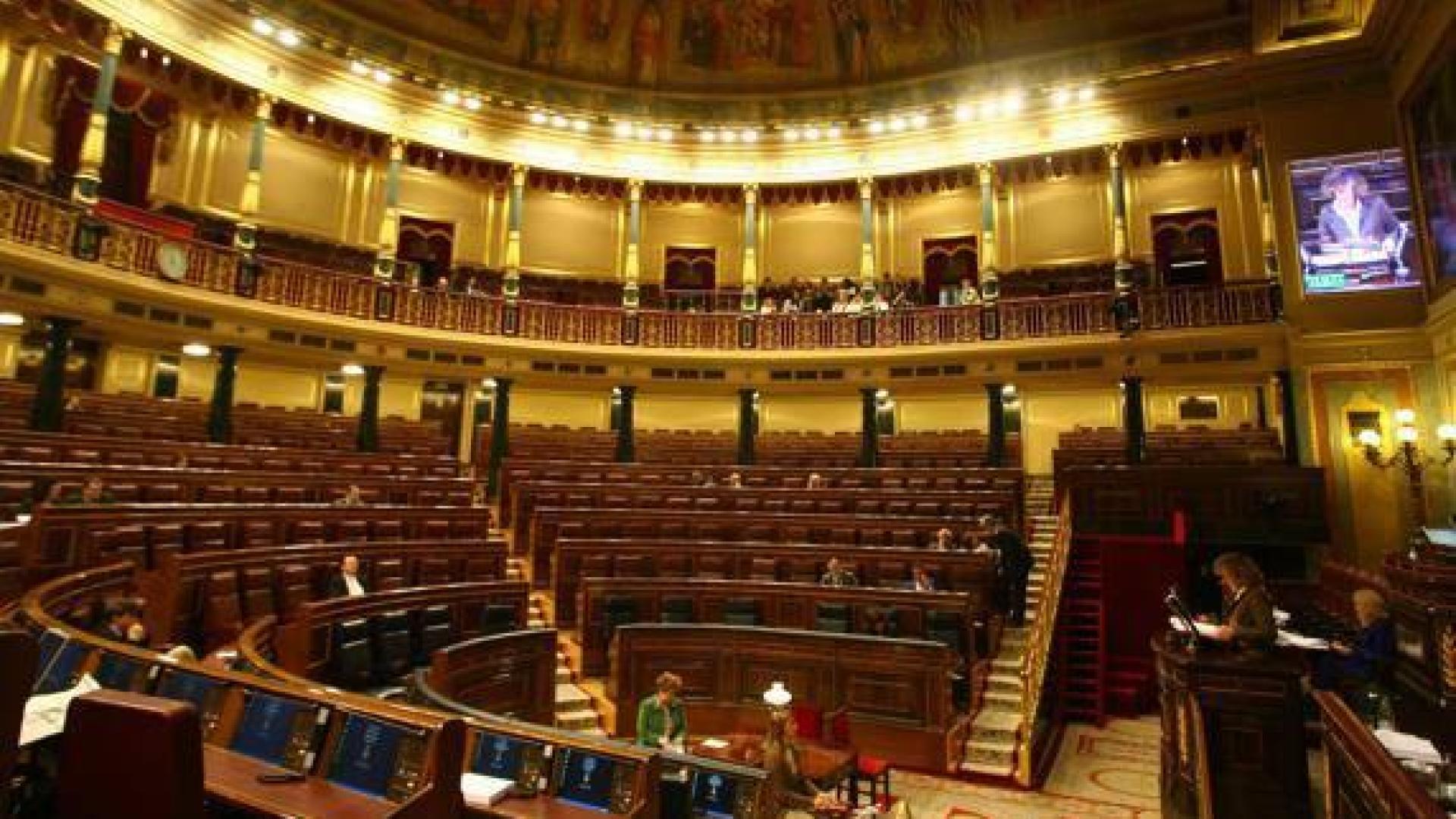 Aspecto general de un Congreso de los Diputados prácticamente vacío.