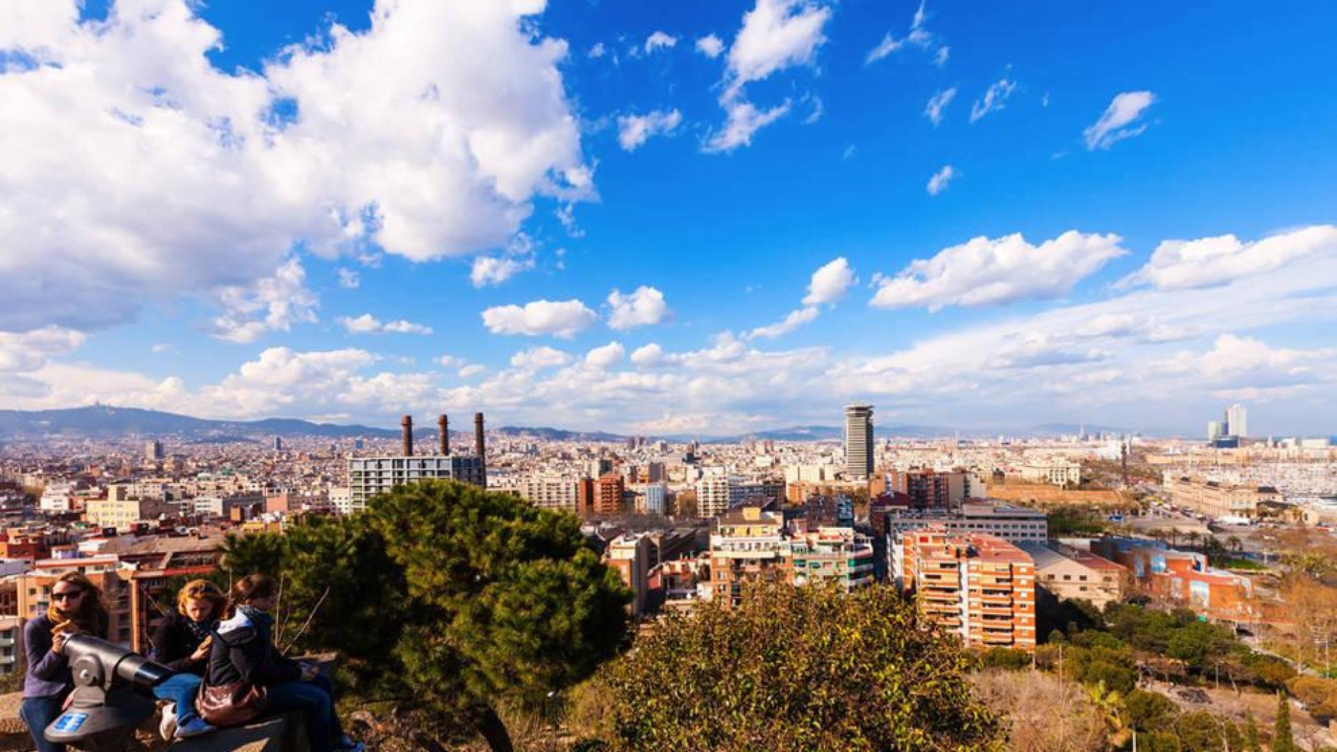 Barcelona ordena el cese de 615 pisos turísticos ilegales detectados este verano