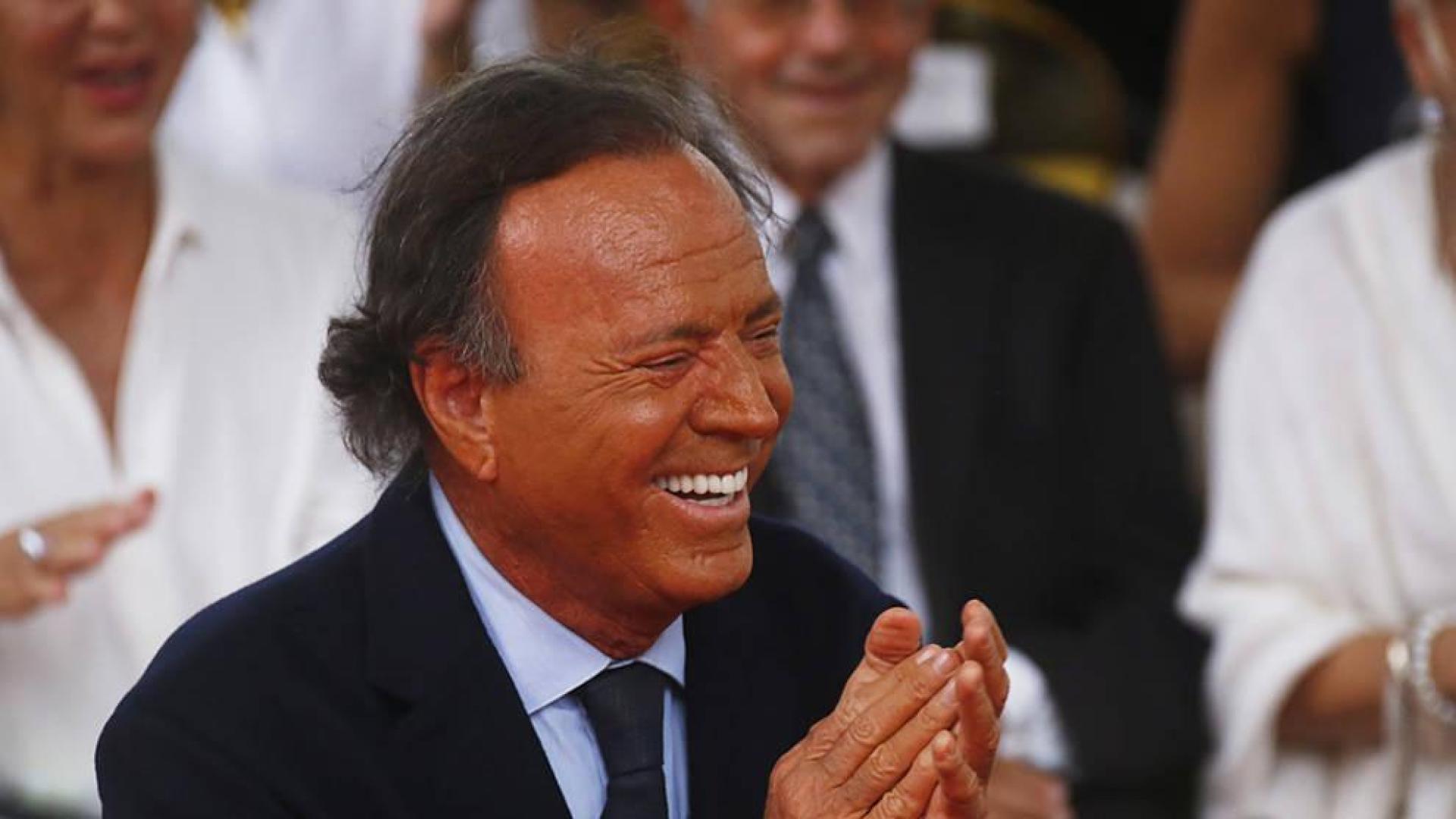 'La vida sigue igual' para Julio Iglesias a los 73 años
