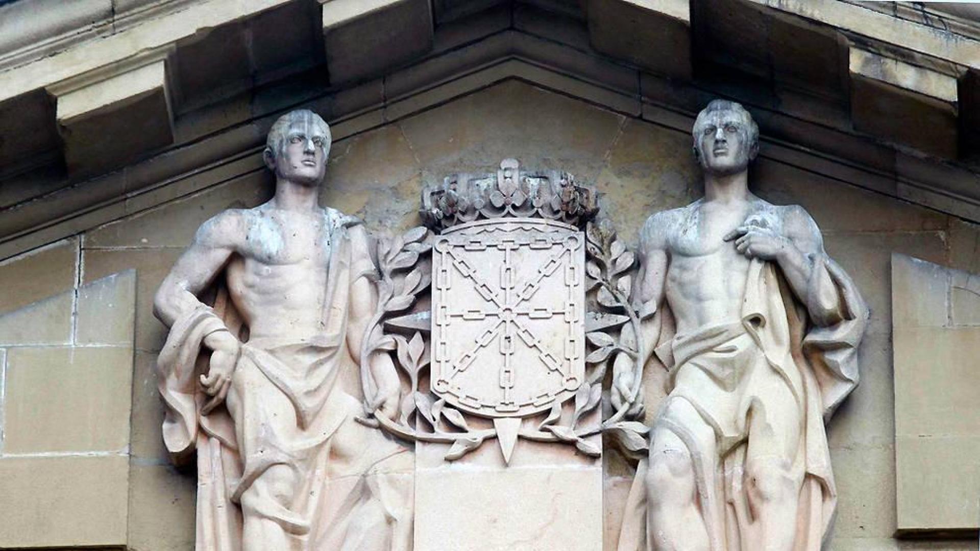 El Gobierno da los primeros pasos para retirar la laureada del Palacio de Navarra