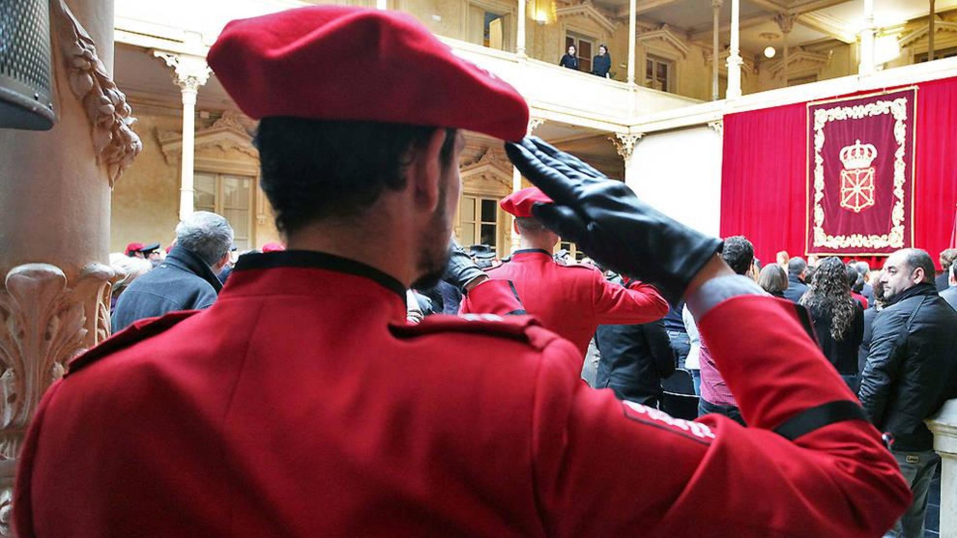 Treinta mandos de Policía Foral presentan su dimisión