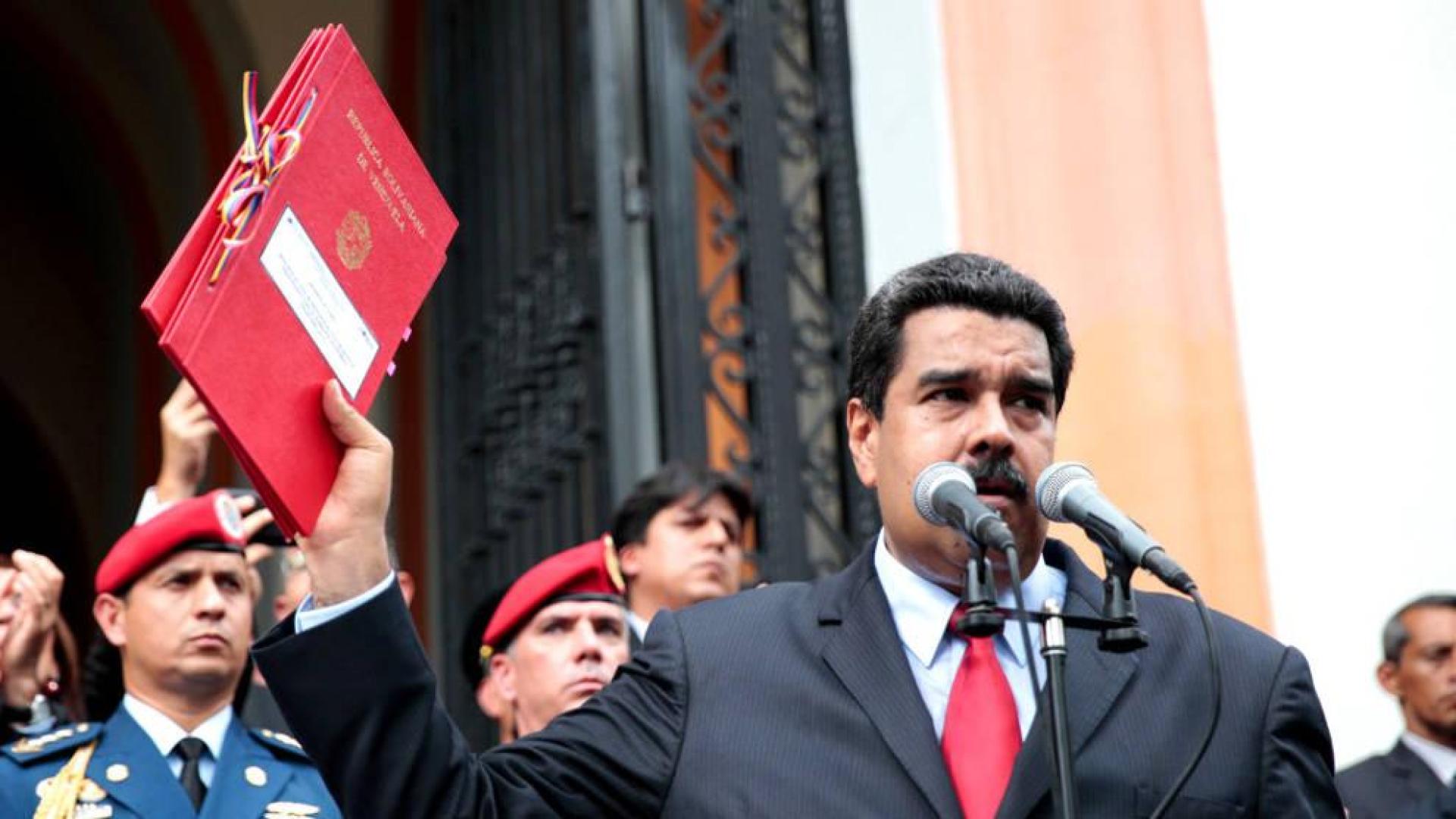 Maduro aprueba el presupuesto general de 2017 saltándose al Parlamento