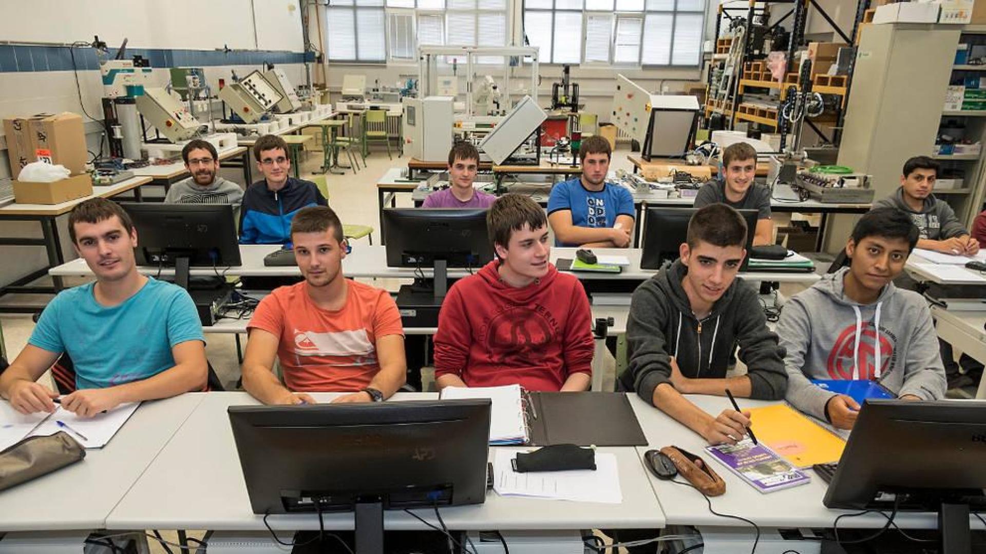 La FP Dual se implanta en Estella y arranca en el ciclo de mecatrónica