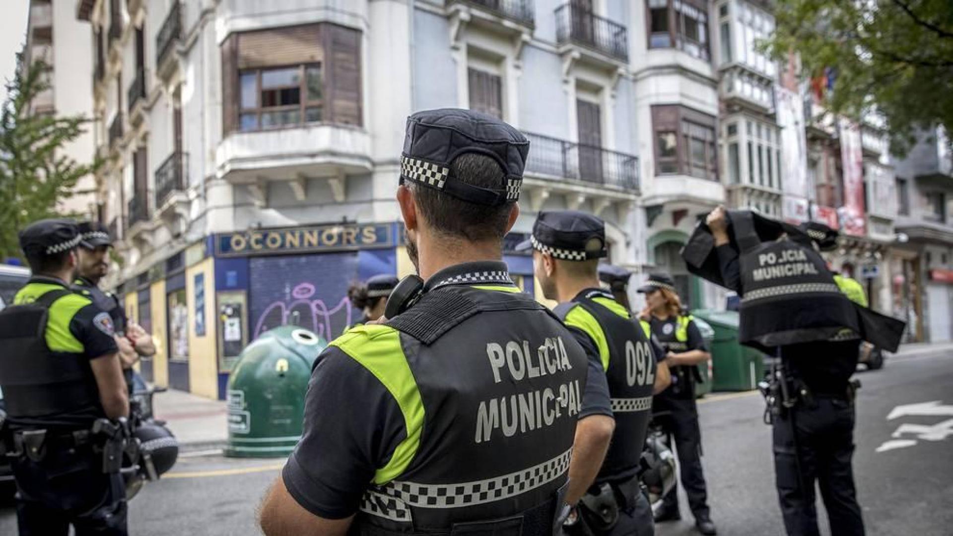 Tres detenidos y siete heridos en el desalojo de un edificio en el Paseo de Sarasate