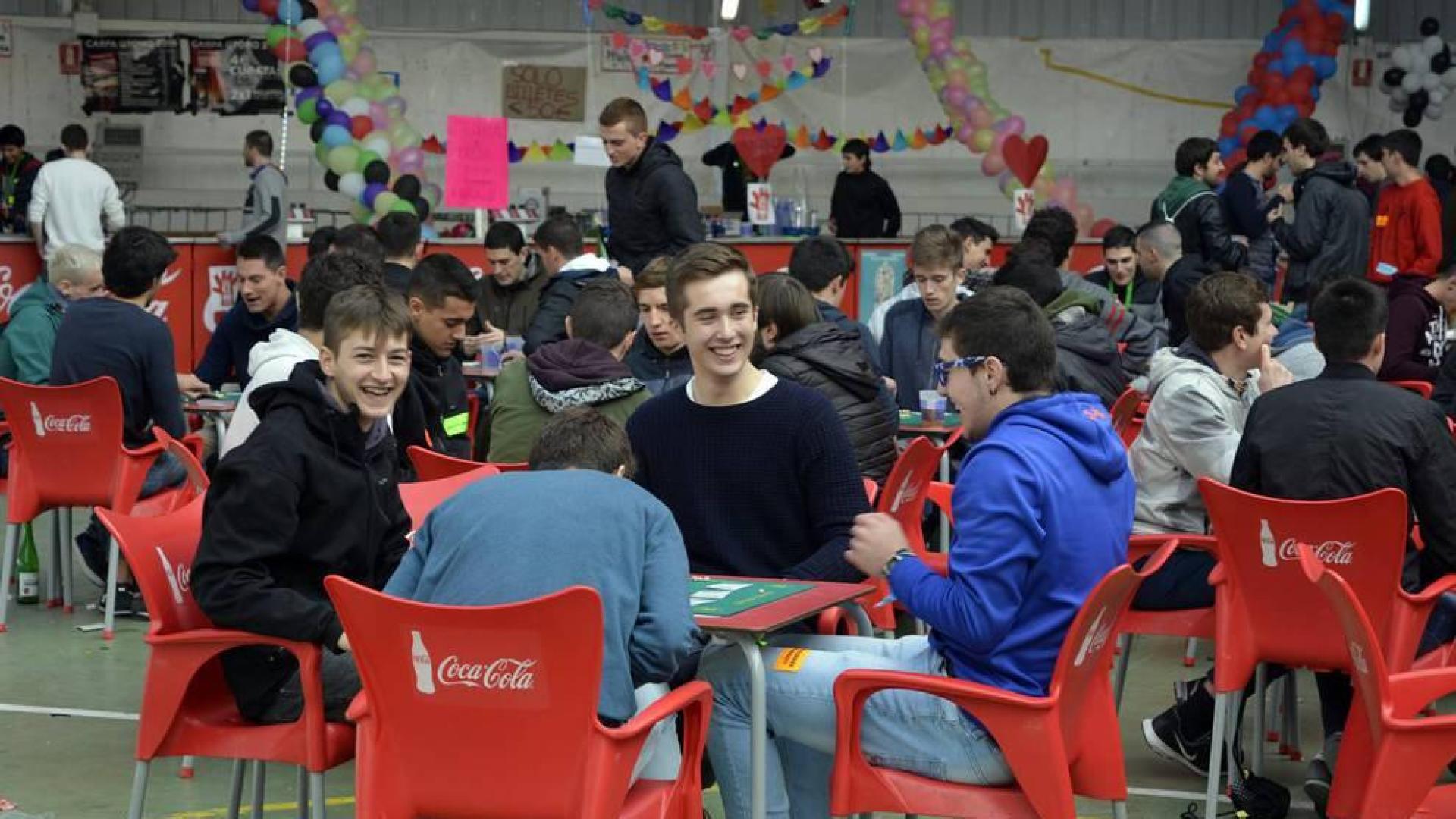 La carpa universitaria vuelve a llenar de fiesta la CD Amaya