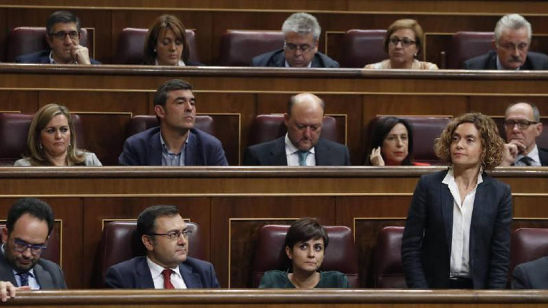 La diputada del PSOE Meritxell Batet durante las votaciones del debate de investidura del líder del PP, Mariano Rajoy.
