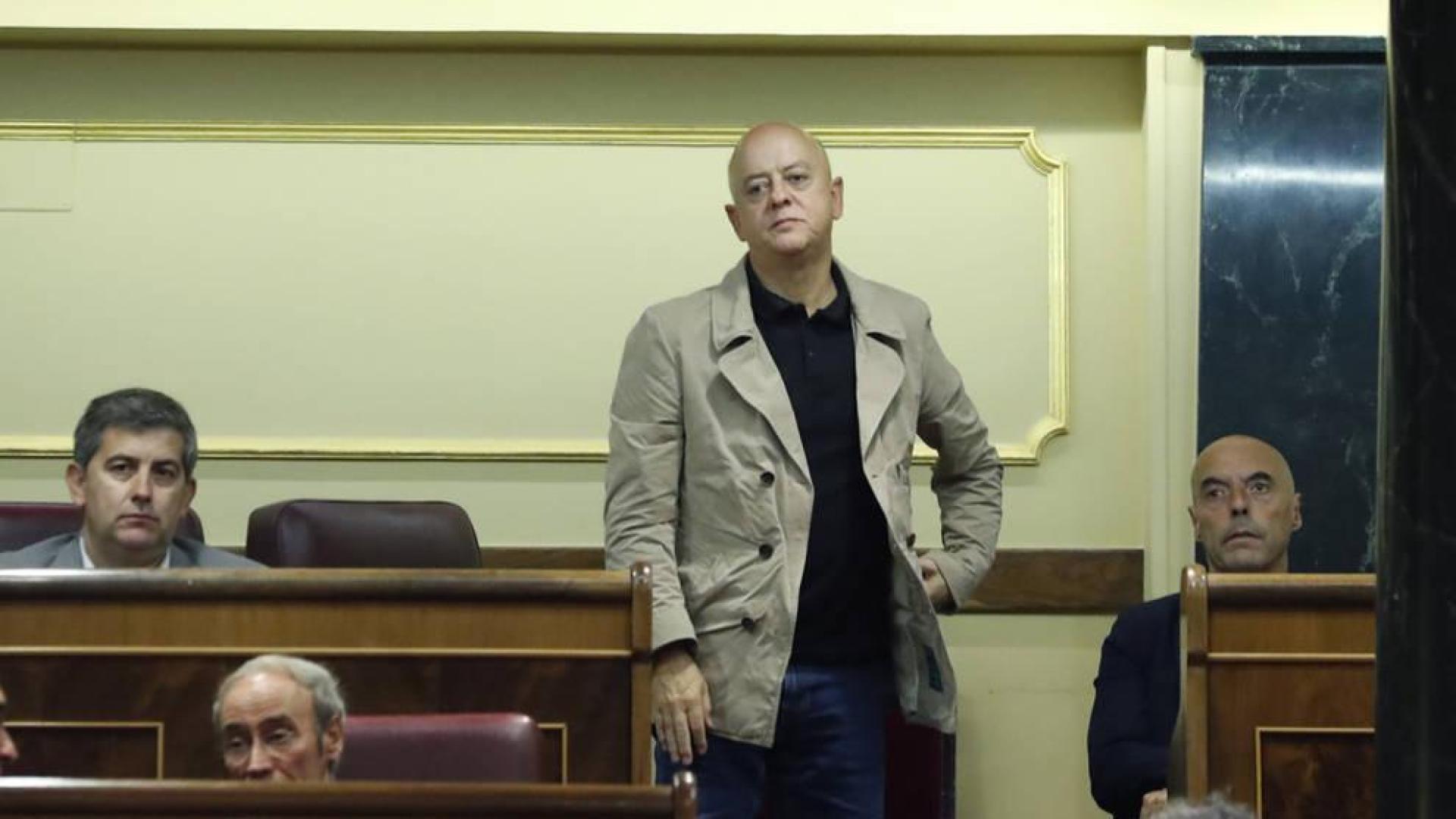 El PSOE abre un expediente a los 15 diputados que votaron 'no' a Rajoy