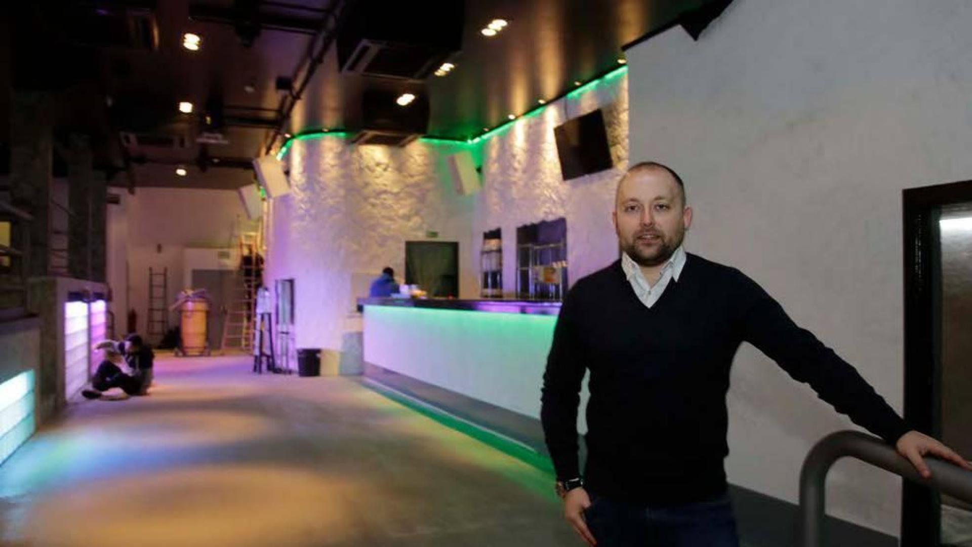 Aitor Urquiola, propietario de Iruregaña Music Center, ayer en uno de los espacios de la nueva sala de conciertos.