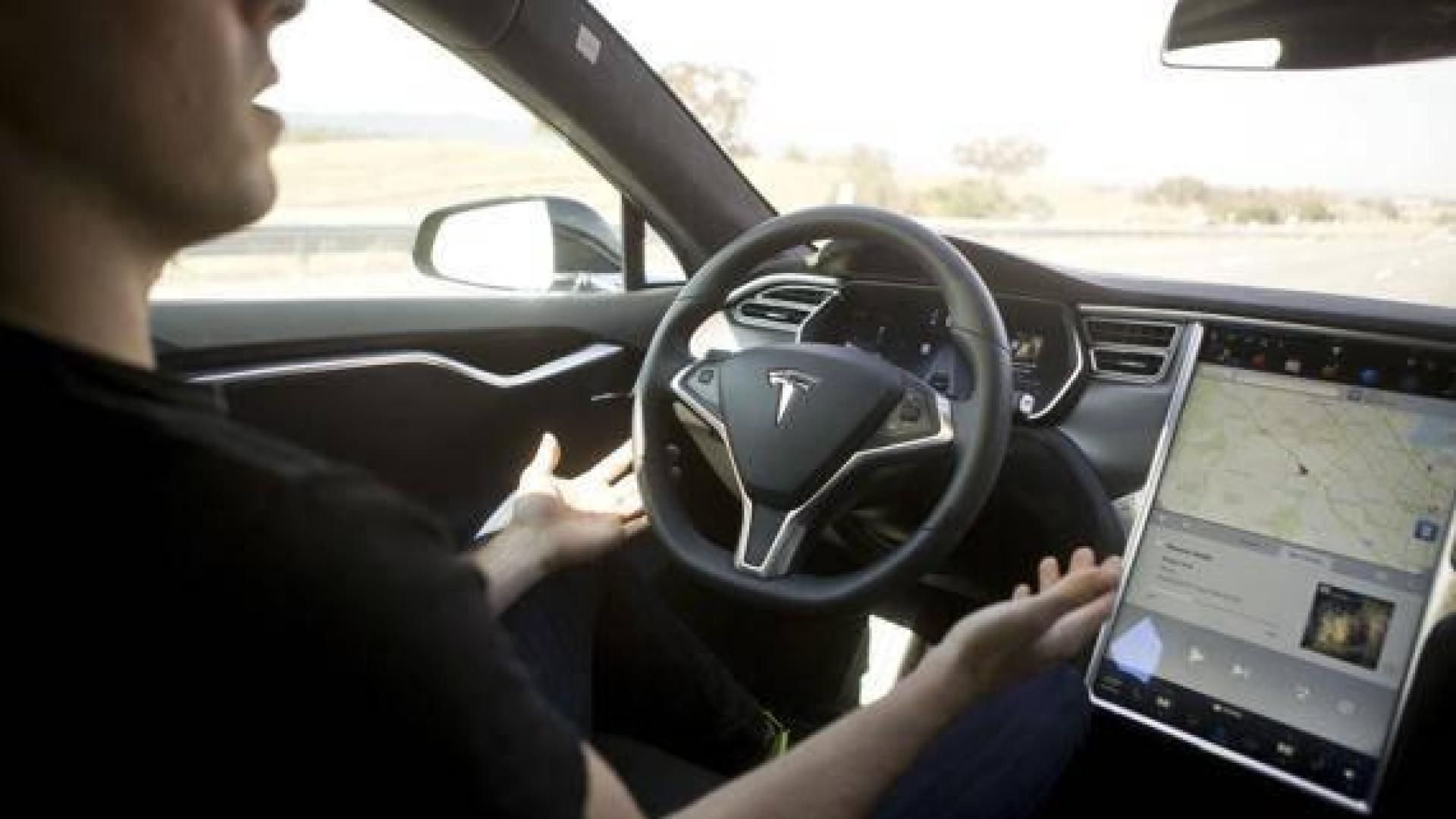 Interior del Model S de Tesla, mismo modelo que el vehículo accidentado.