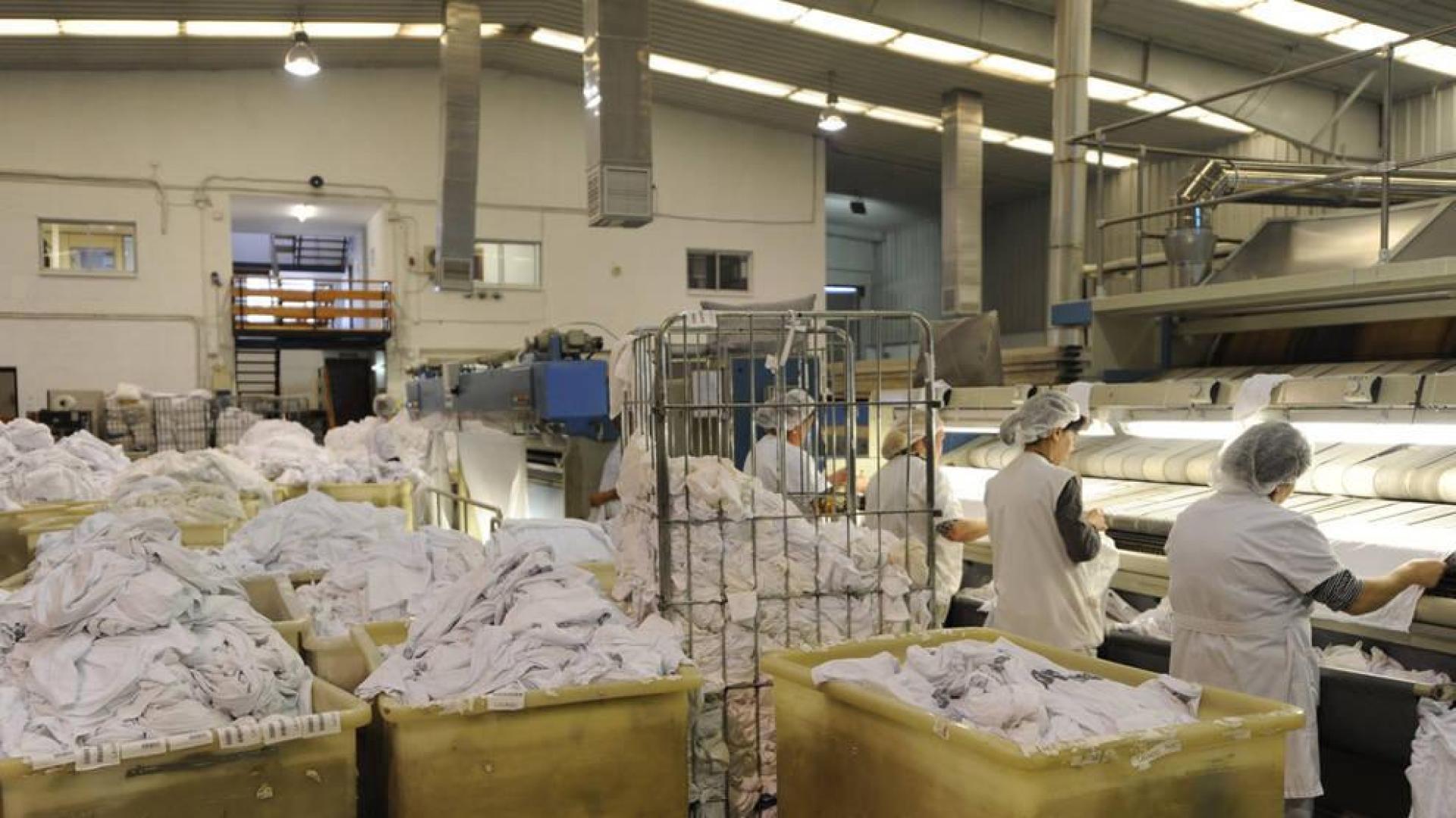 La multinacional francesa Elis compra el grupo navarro de lavandería Indusal