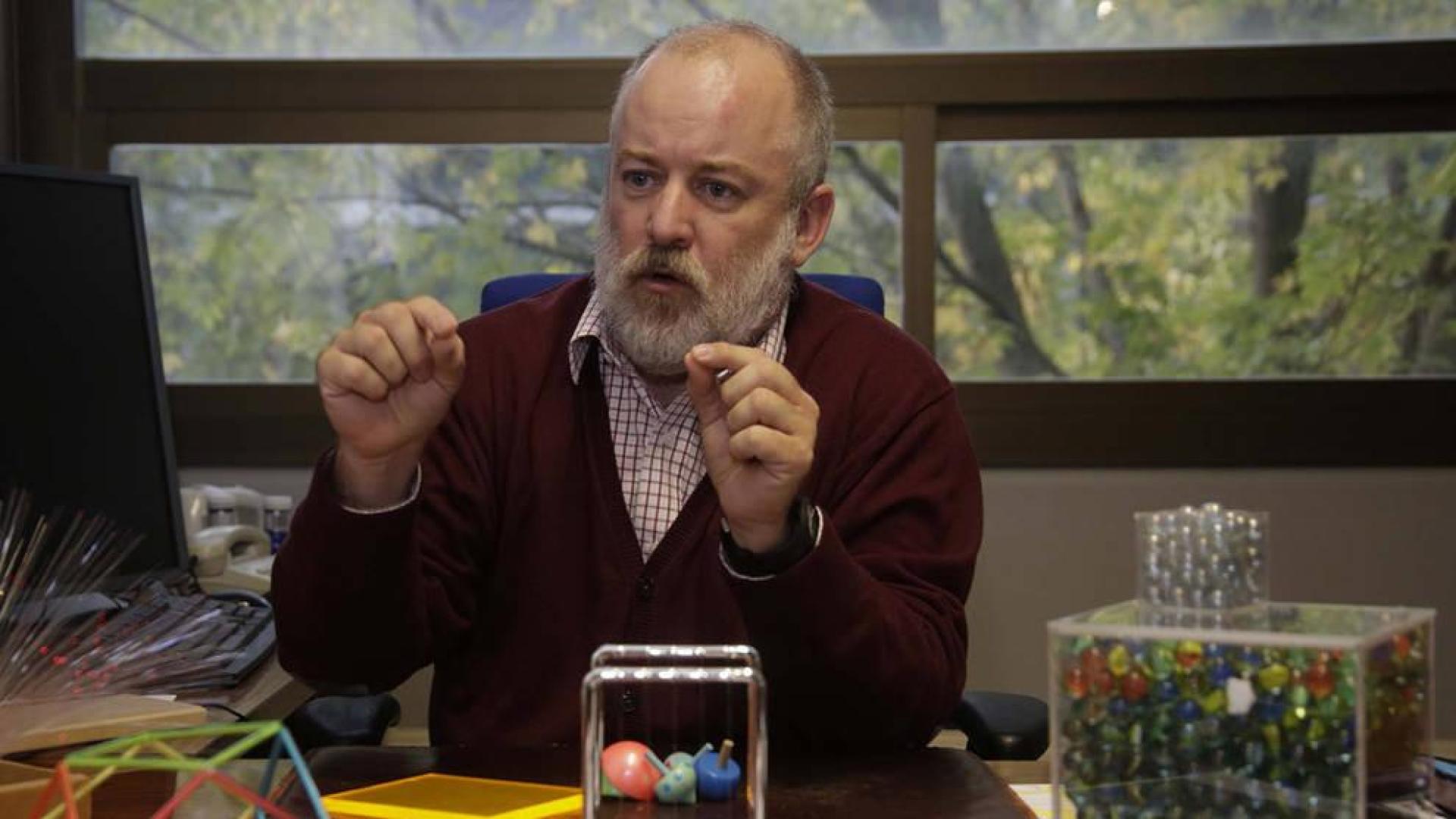 "Divulgar el conocimiento es parte del trabajo de todo profesor universitario"