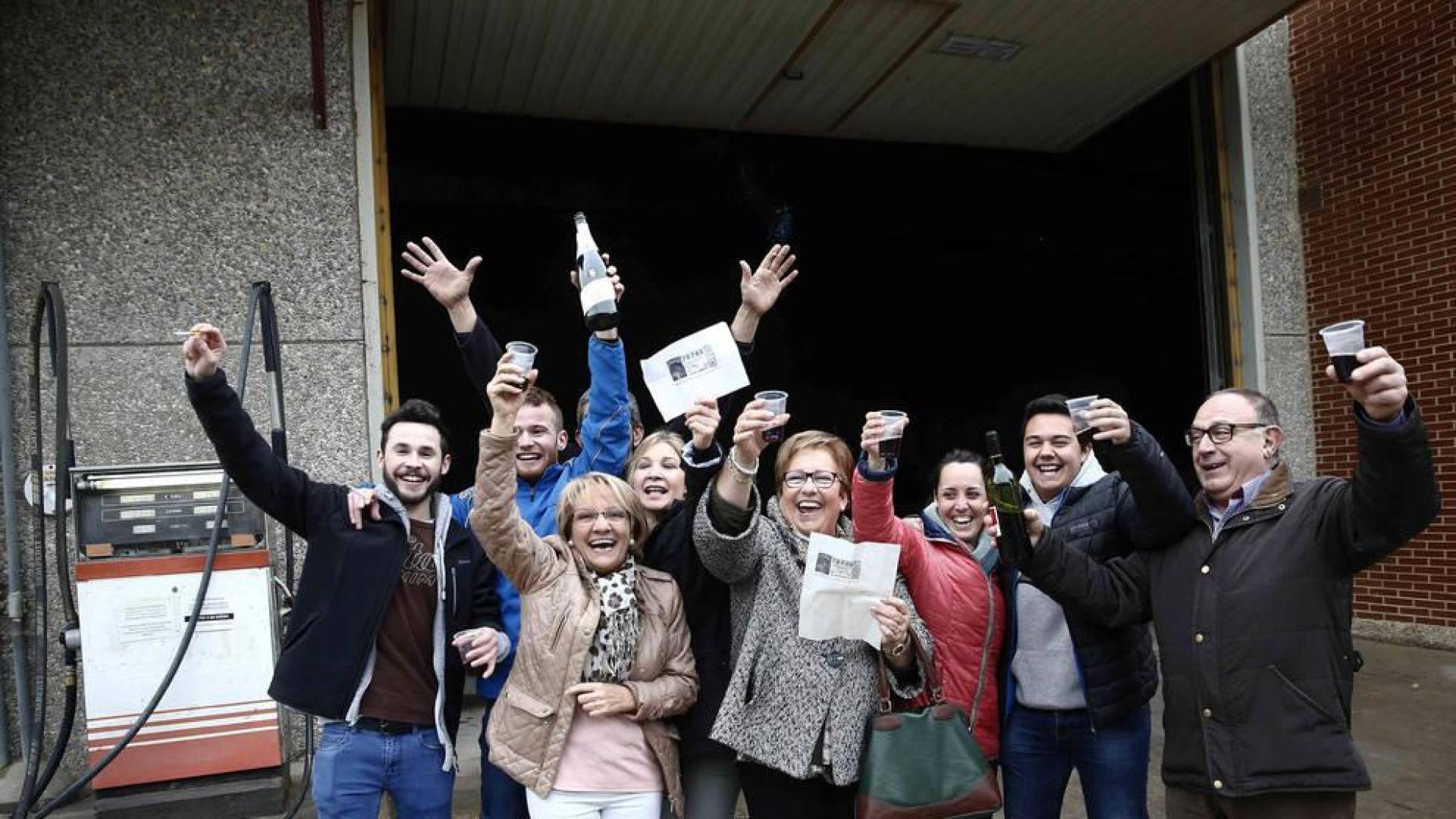 Alegría en una cooperativa de Azagra, que se lleva parte del tercer premio