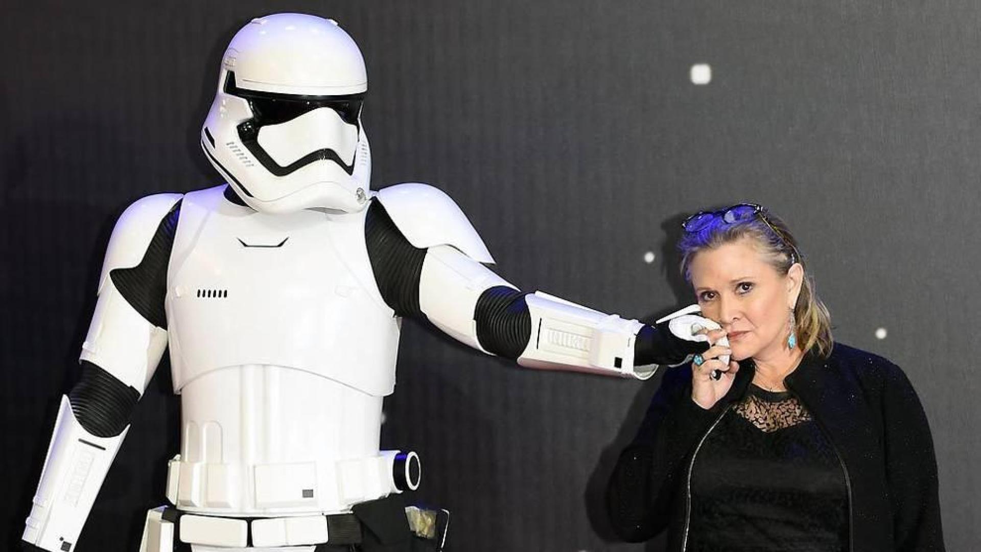La actriz Carrie Fisher, hospitalizada tras sufrir un infarto en pleno vuelo