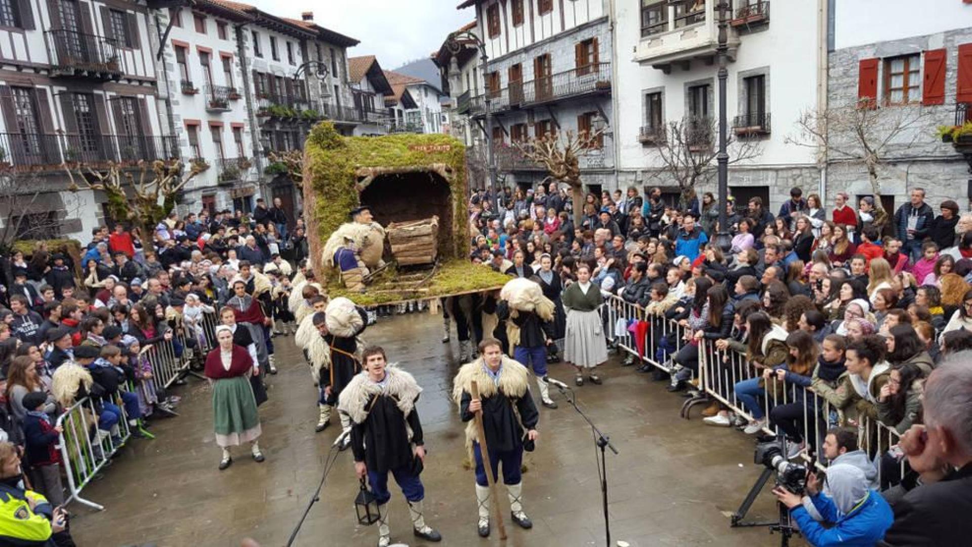 Los ganadores del premio especial al mejor Olentzero, 'Errekakuk'.