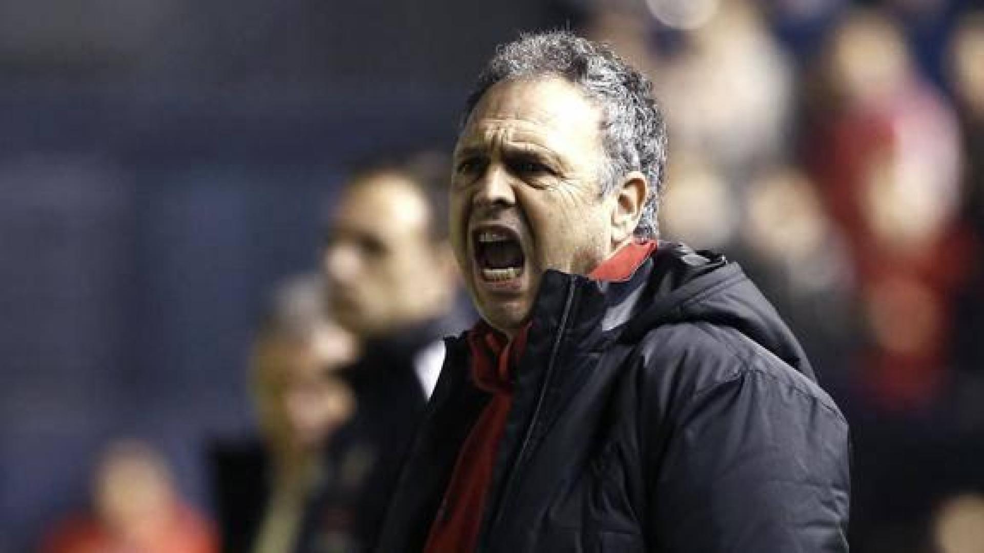 Joaquín Caparrós, durante un partido.