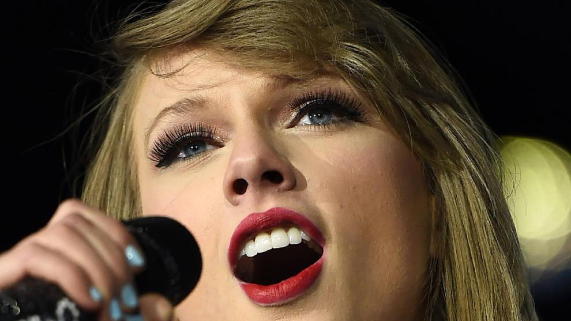 Taylor Swift aterriza en la escuela de Harry Potter