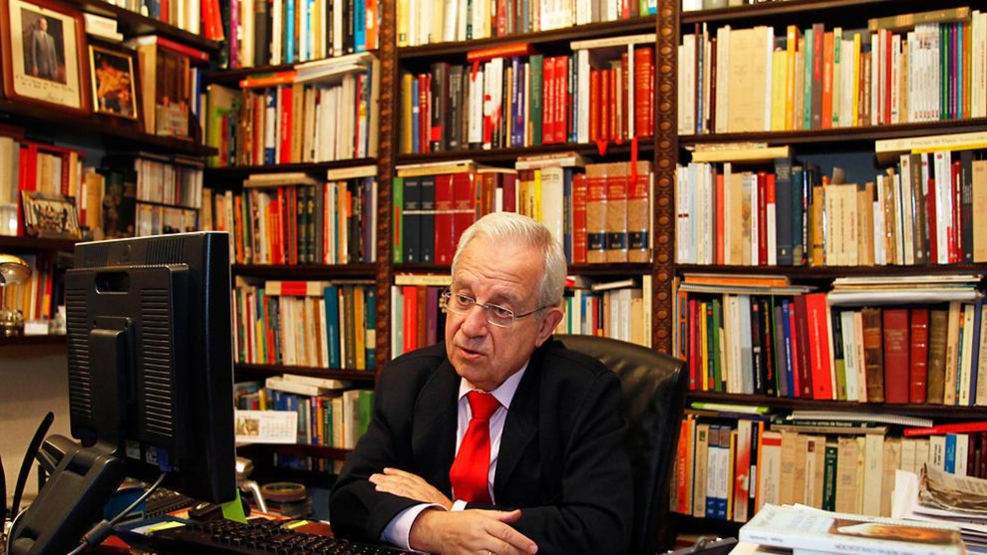 Del Burgo: “Nunca habían jugado con el Fuero como hace este Parlamento”