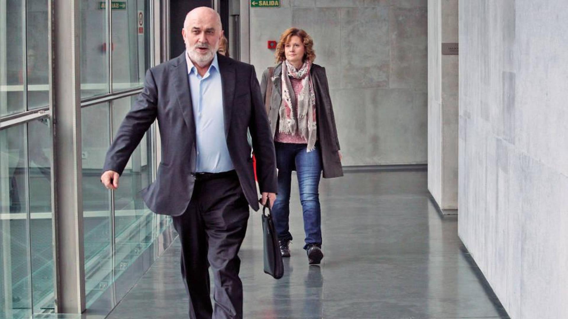Educación ultima el cese de su jefe económico y responsable de becas