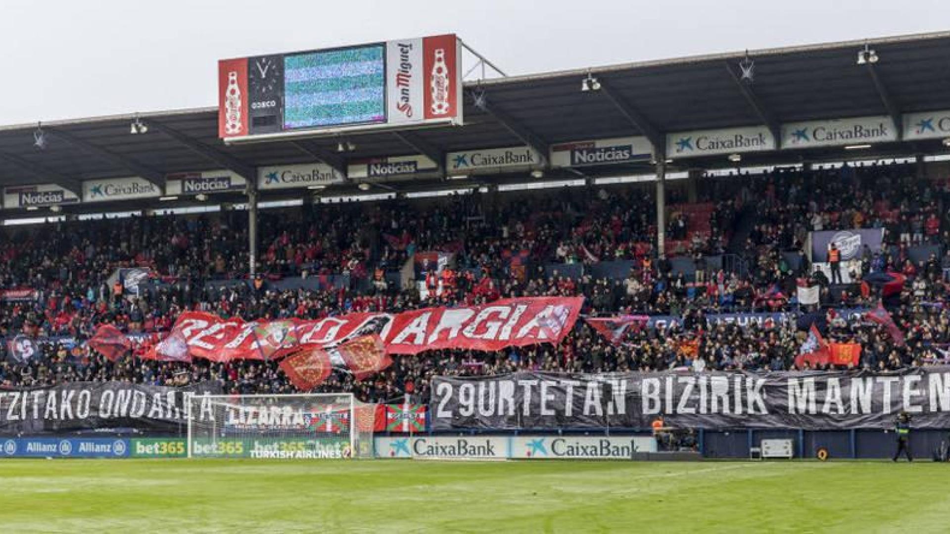 Osasuna cambiará el césped de El Sadar y los dos vídeo marcadores del estadio
