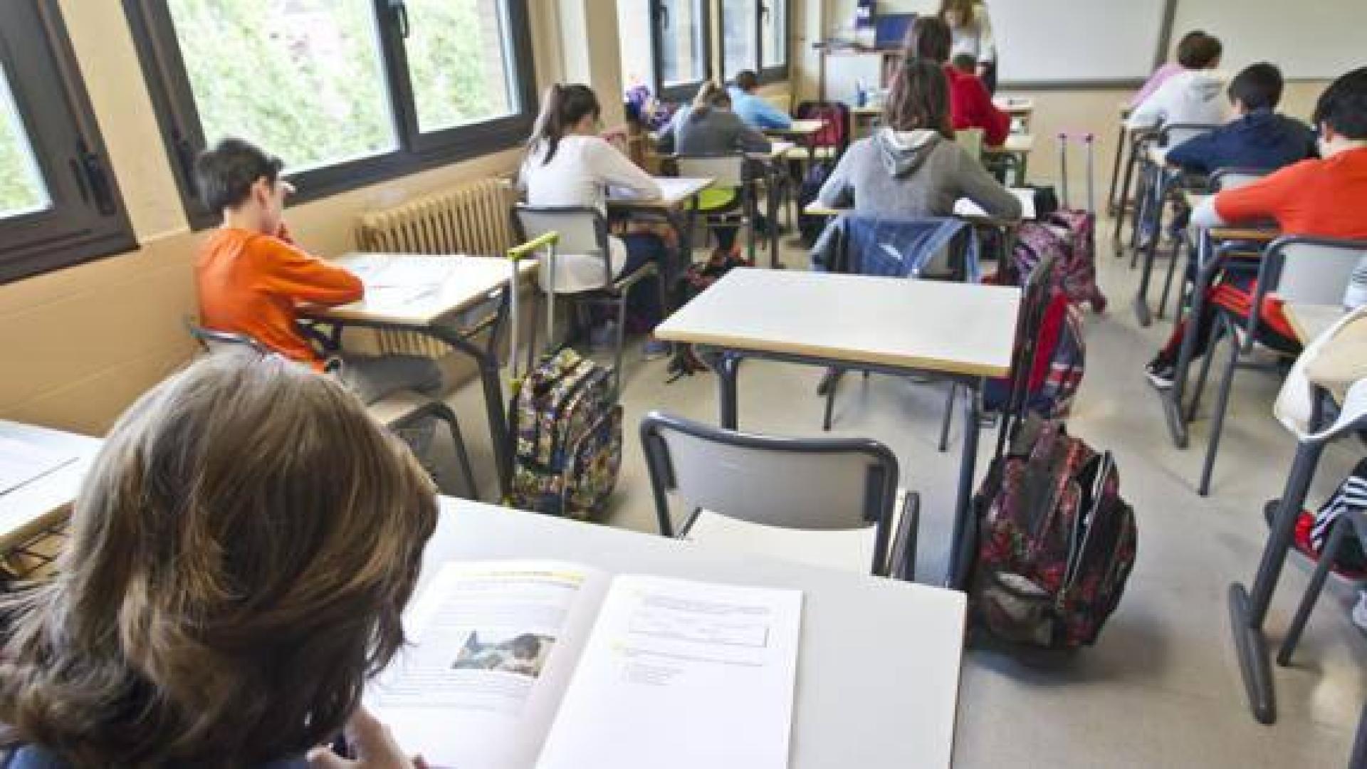 Alumnos de sexto de primaria realizan una prueba de 'reválida' de la Lomce.
