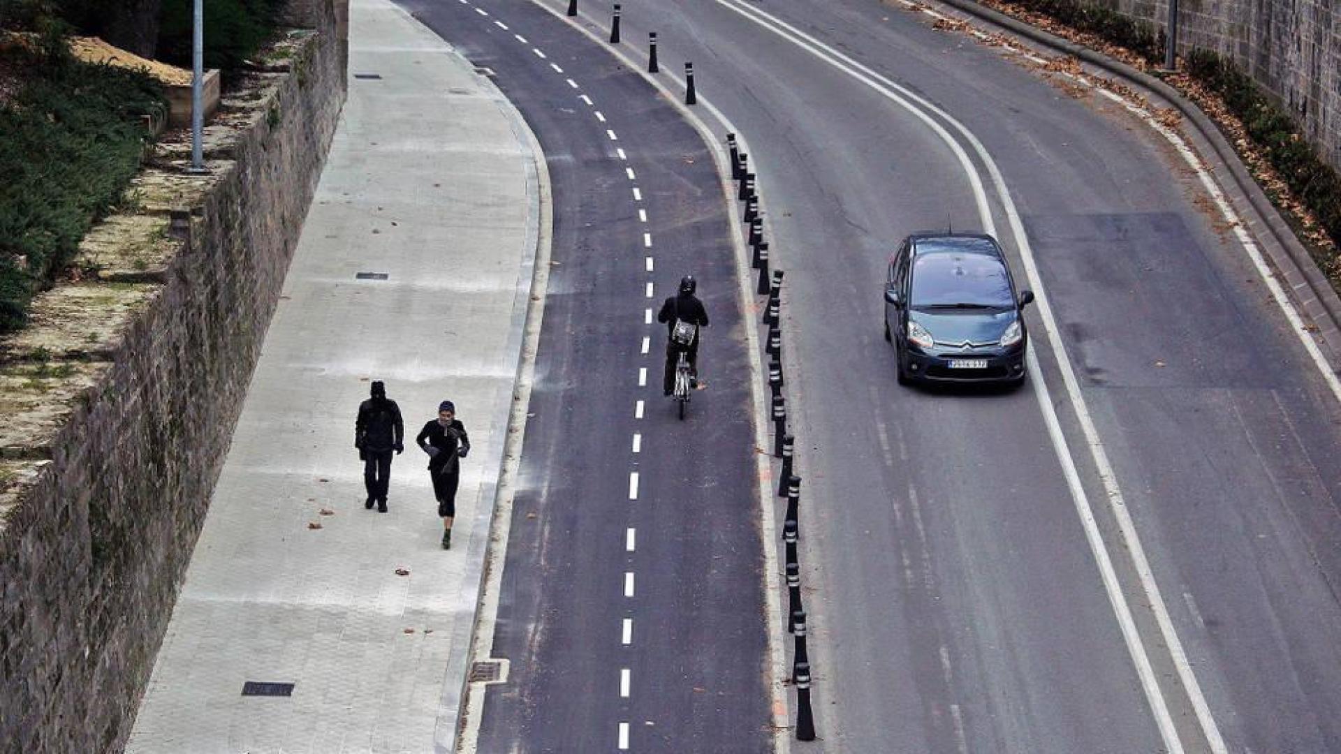 El nuevo carril bici entre la plaza Recoletas  y Trinitarios se abre al uso