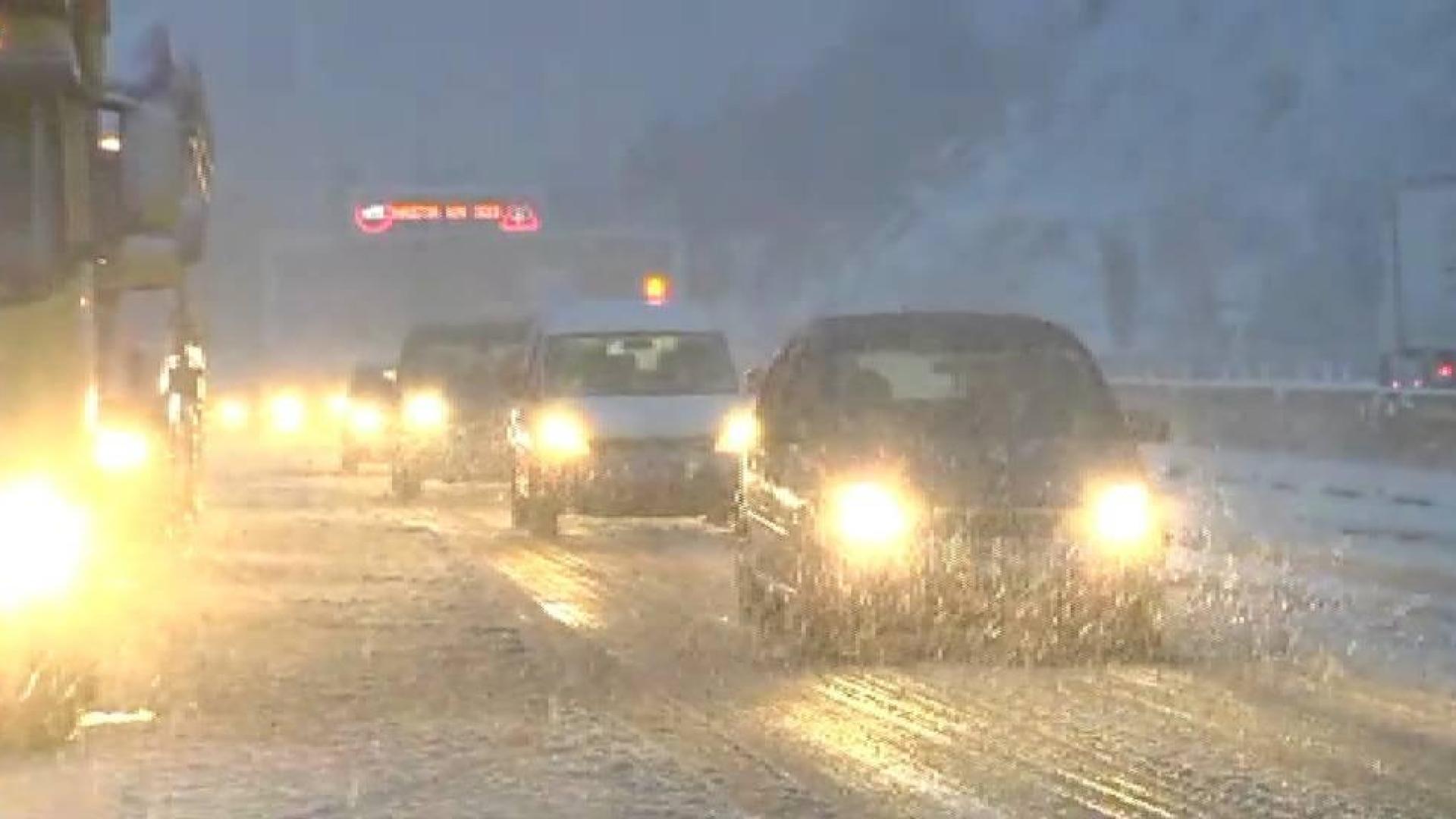Unas 2.000 personas continúan atrapadas por la nieve en la A-3