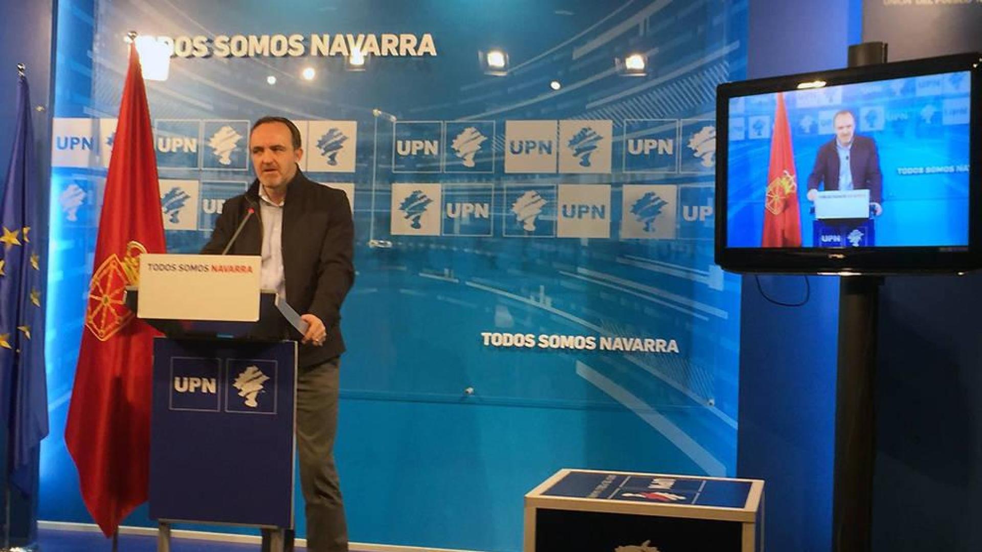 Esparza acusa a Barkos de ser la "máxima responsable" de que la ikurriña se pueda colocar en las instituciones navarras