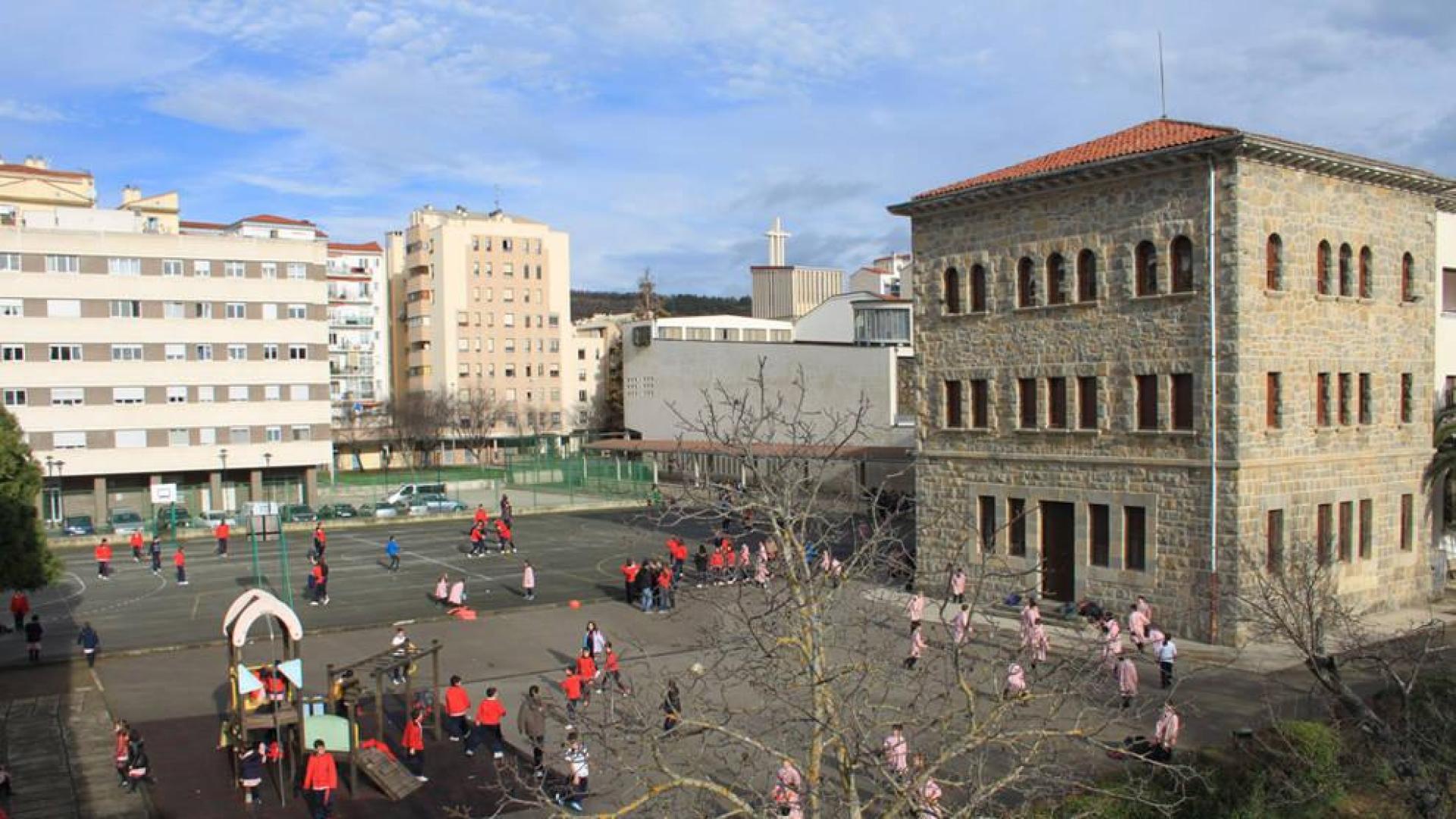Alumnado del colegio Regina Pacis de Burlada